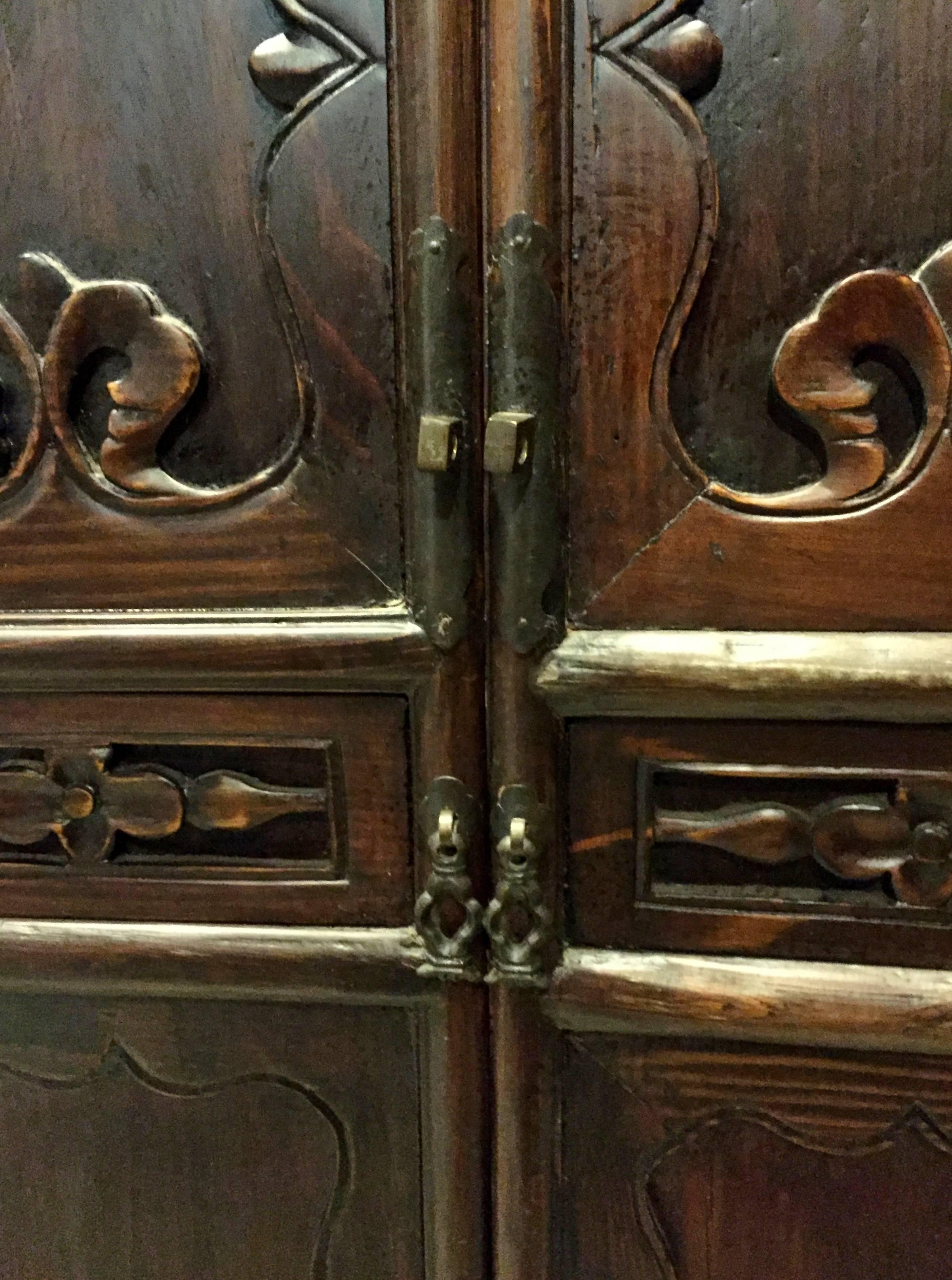 Chinese Antique General's Armoire  For Sale 1