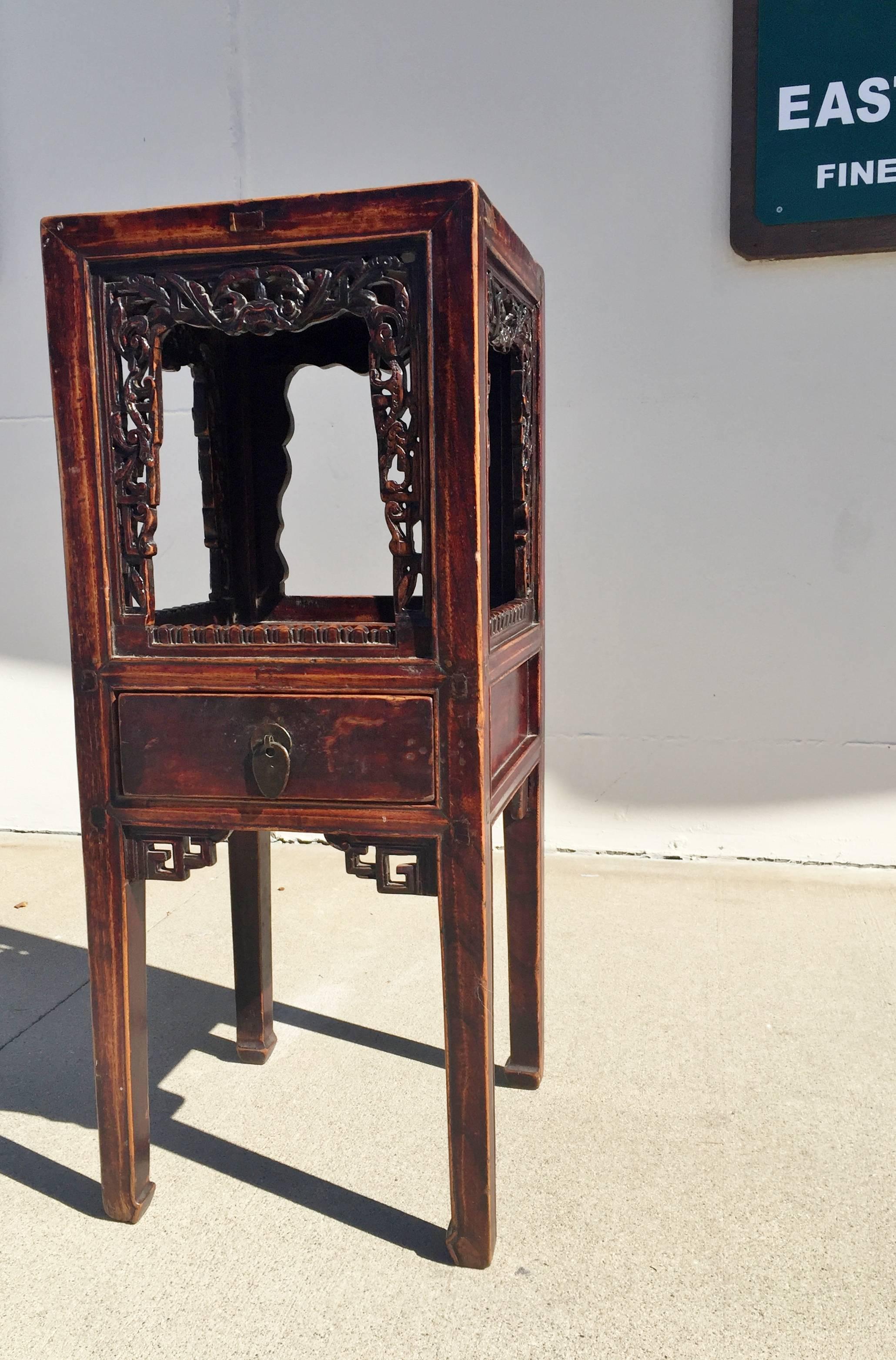 Chinesischer antiker chinesischer Beistelltisch im Zustand „Gut“ im Angebot in Somis, CA
