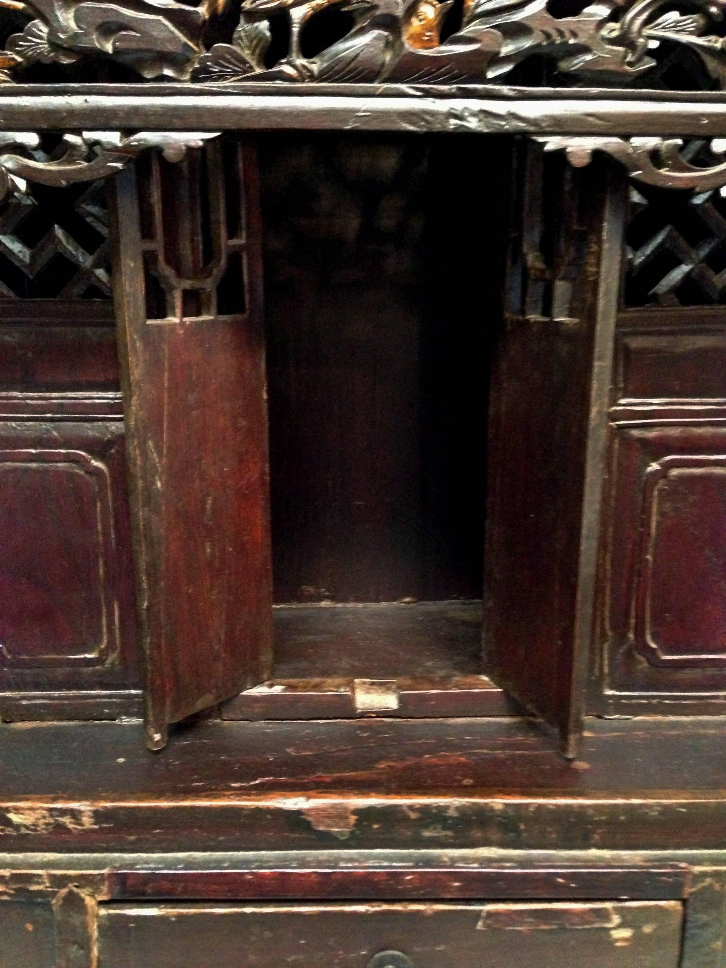Modèle ancien de temple chinois, autel avec faisans dorés en vente 1