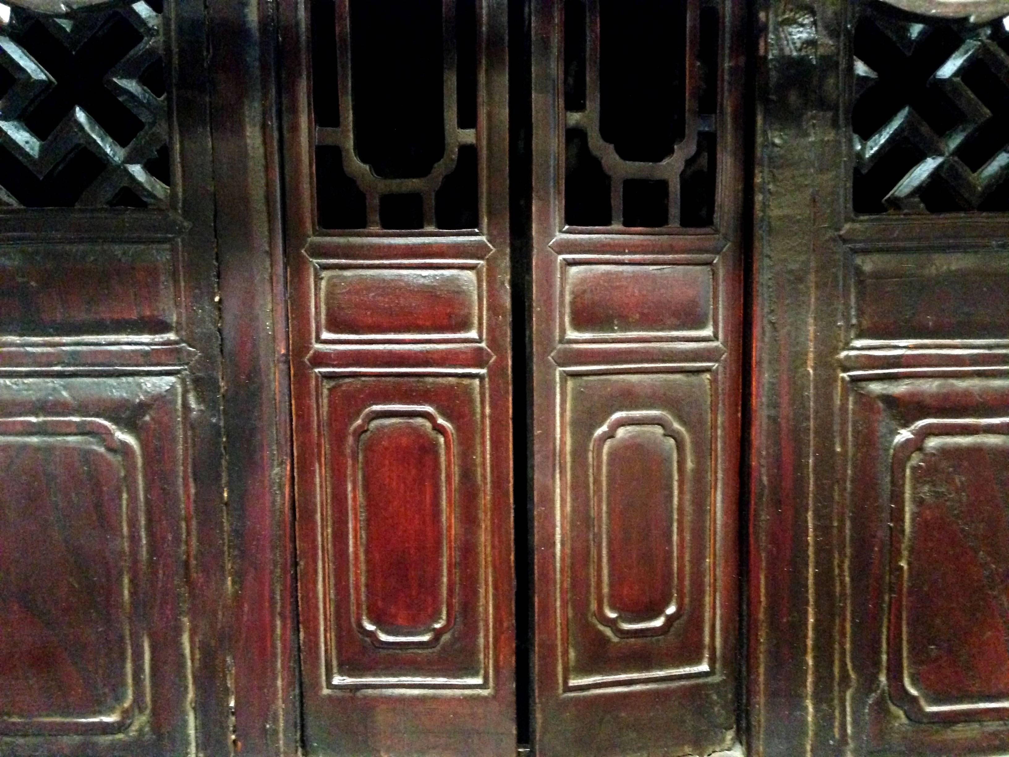 XIXe siècle Modèle ancien de temple chinois, autel avec faisans dorés en vente
