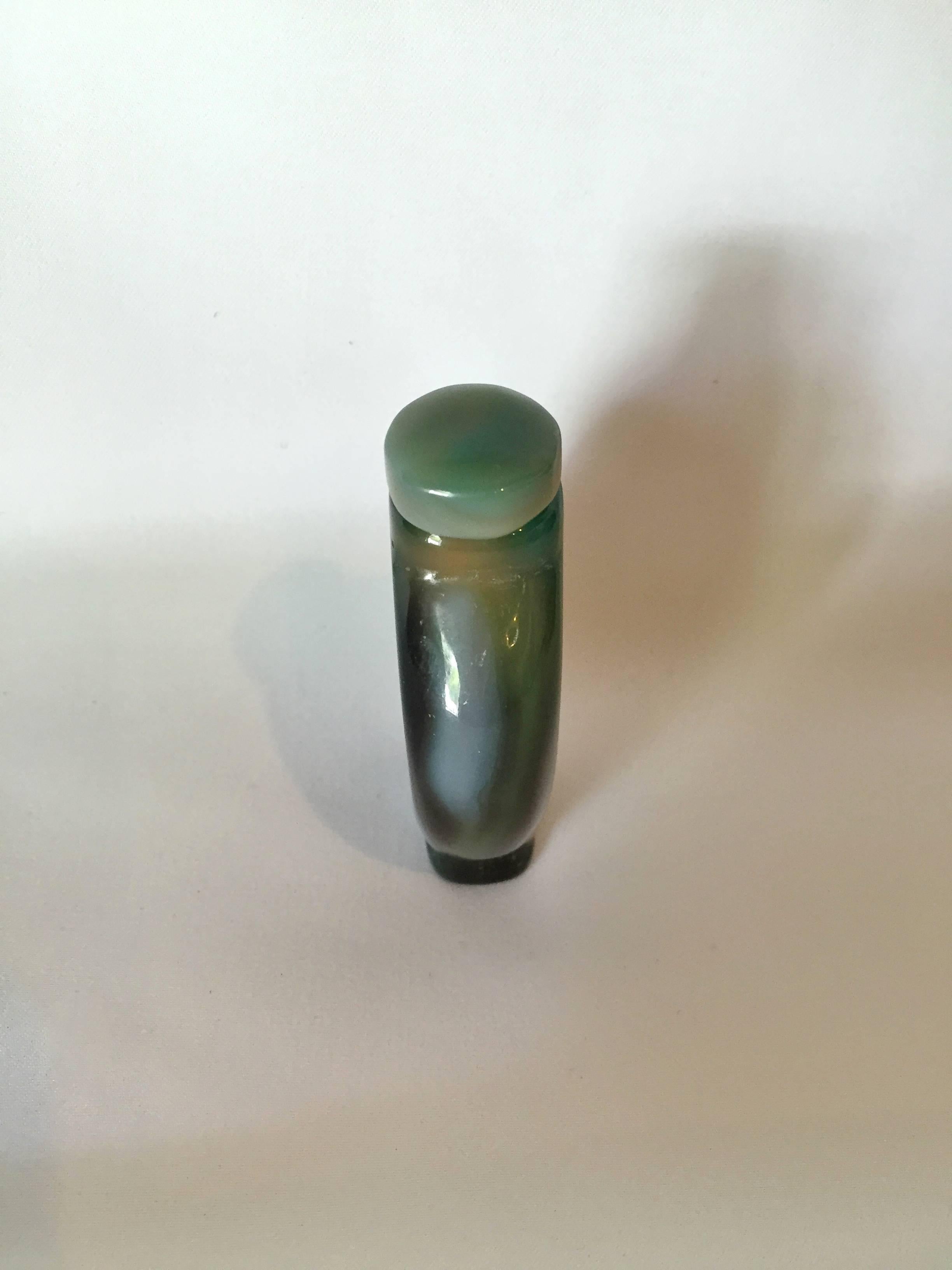 Green Agate Snuff Bottle In Excellent Condition In Somis, CA