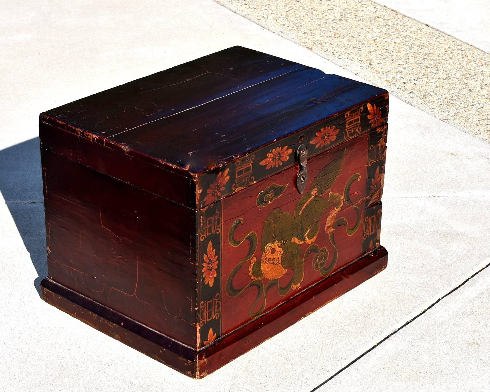 This is a special box that is hand-painted with the foo dog motif. The foo dog is playing with a ribbon sewn with a ball of silk flower. Box's front has exotic borders that are decorated with flowers and longevity symbols. Original hardware closes