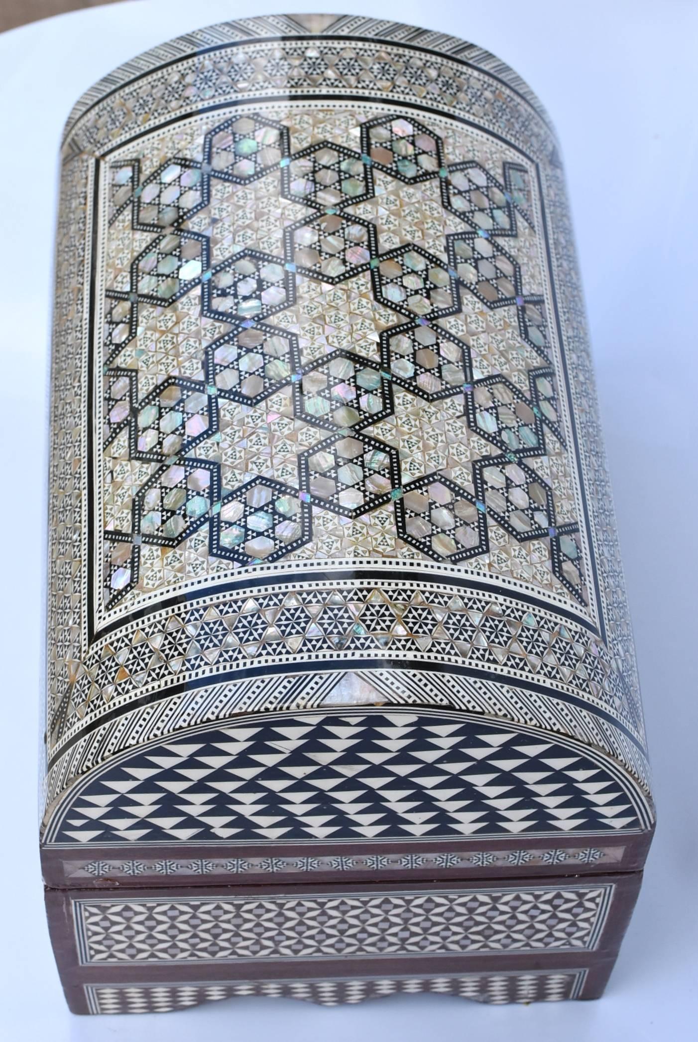 Mother-of-pearl Inlaid Dome Jewelry Box 2