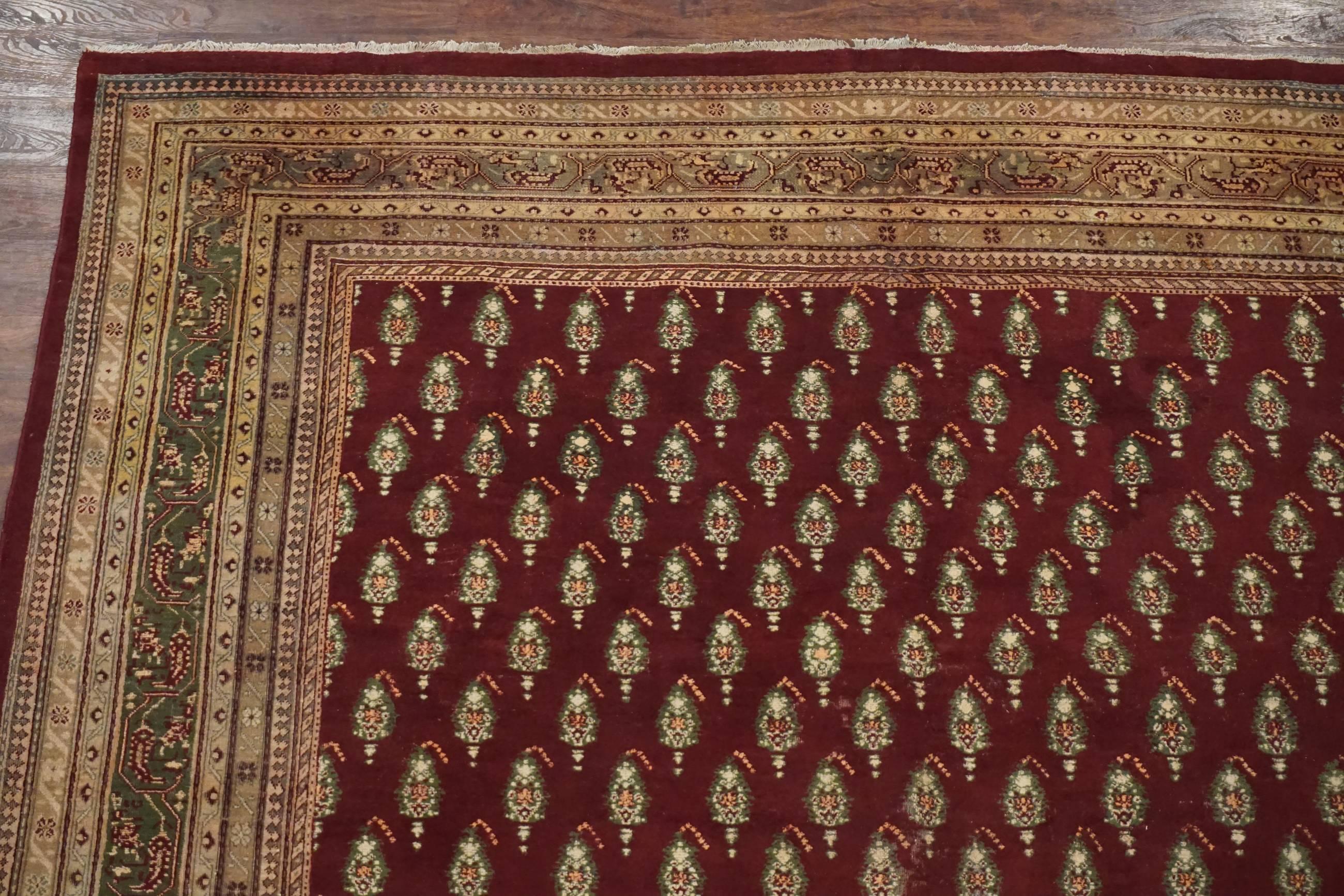 Antique Indian Agra Paisley Rug, circa 1900 In Excellent Condition For Sale In Northridge, CA