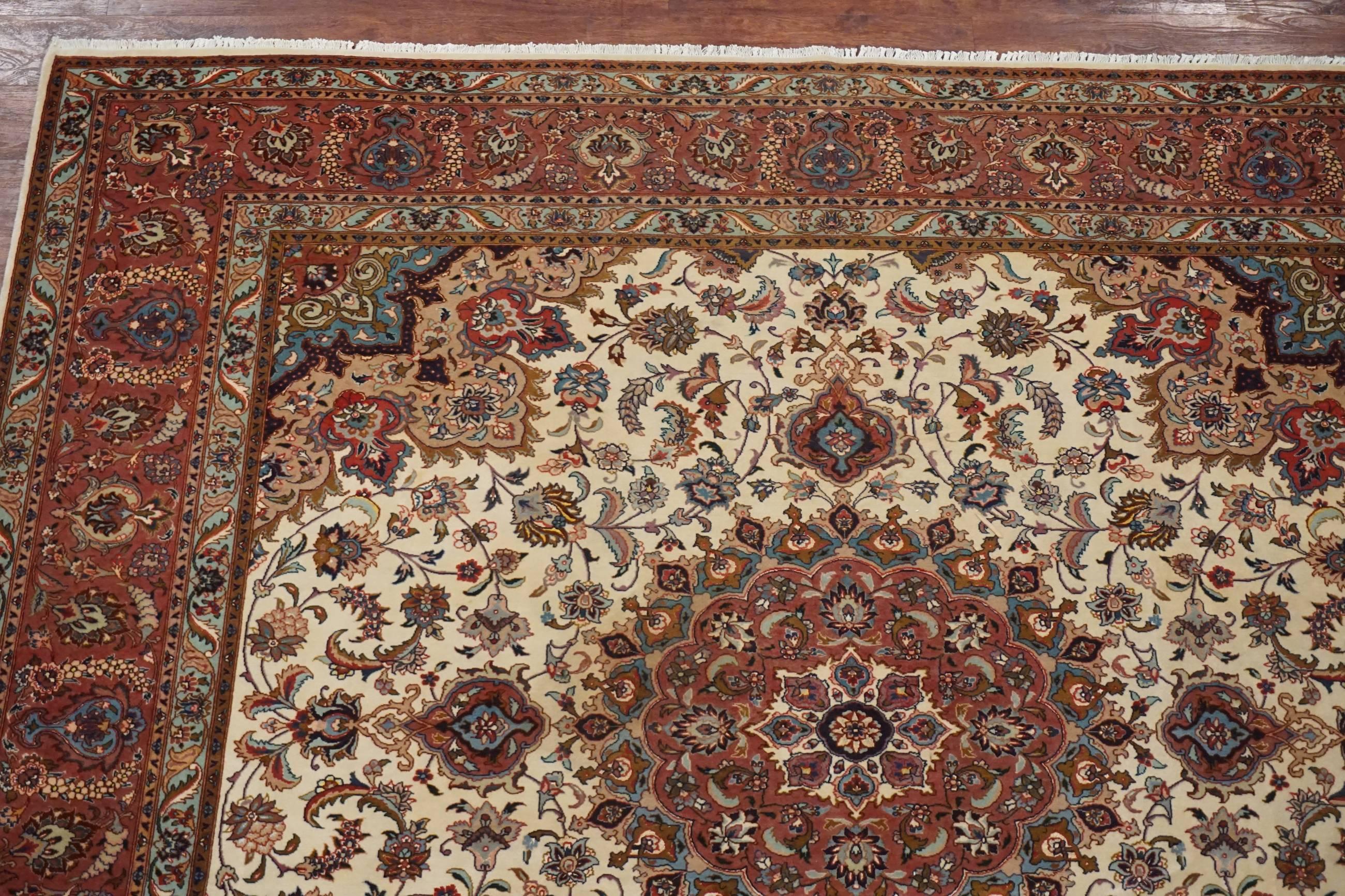 Square Wool and Silk Persian Tabriz Rug, circa 1970 In Excellent Condition For Sale In Northridge, CA