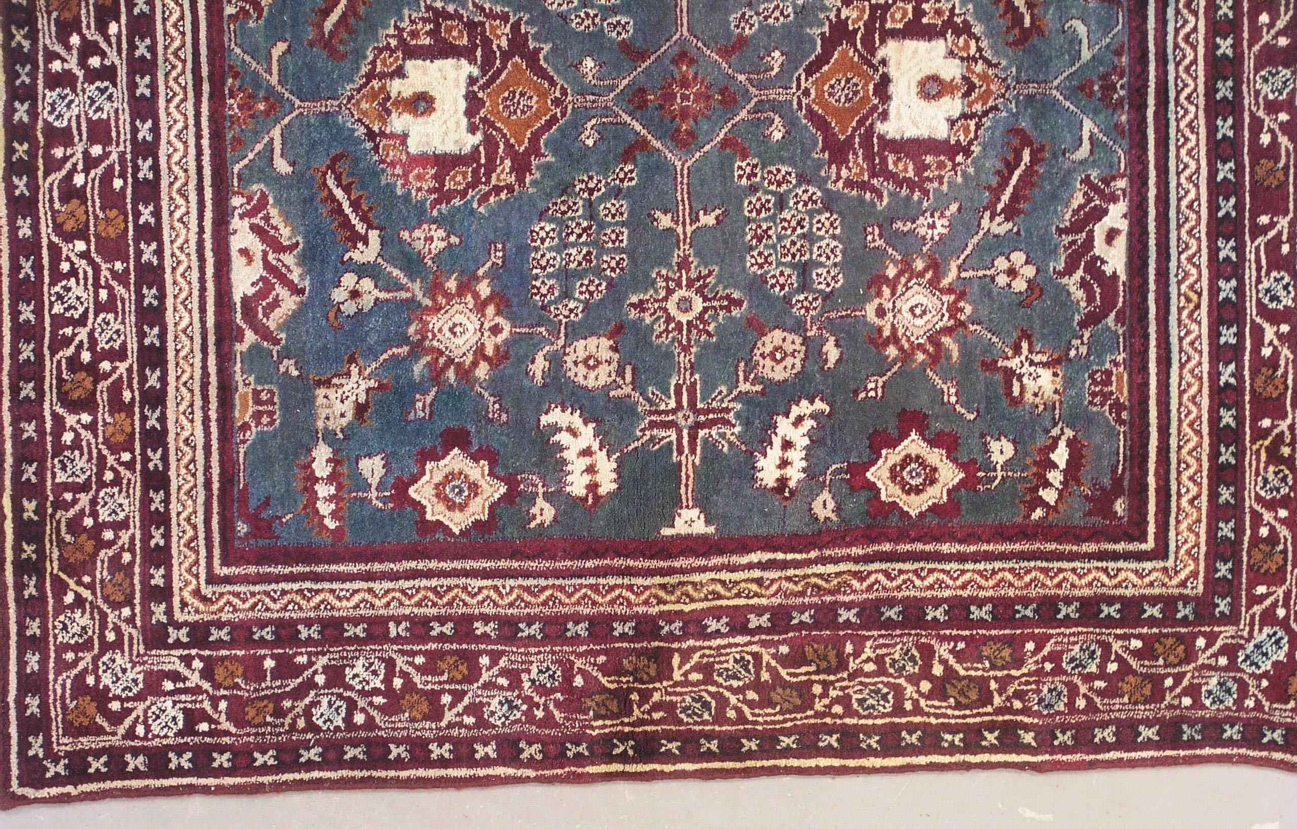 Antique square Indian Agra rug

circa 1890

Measure: 5' 7
