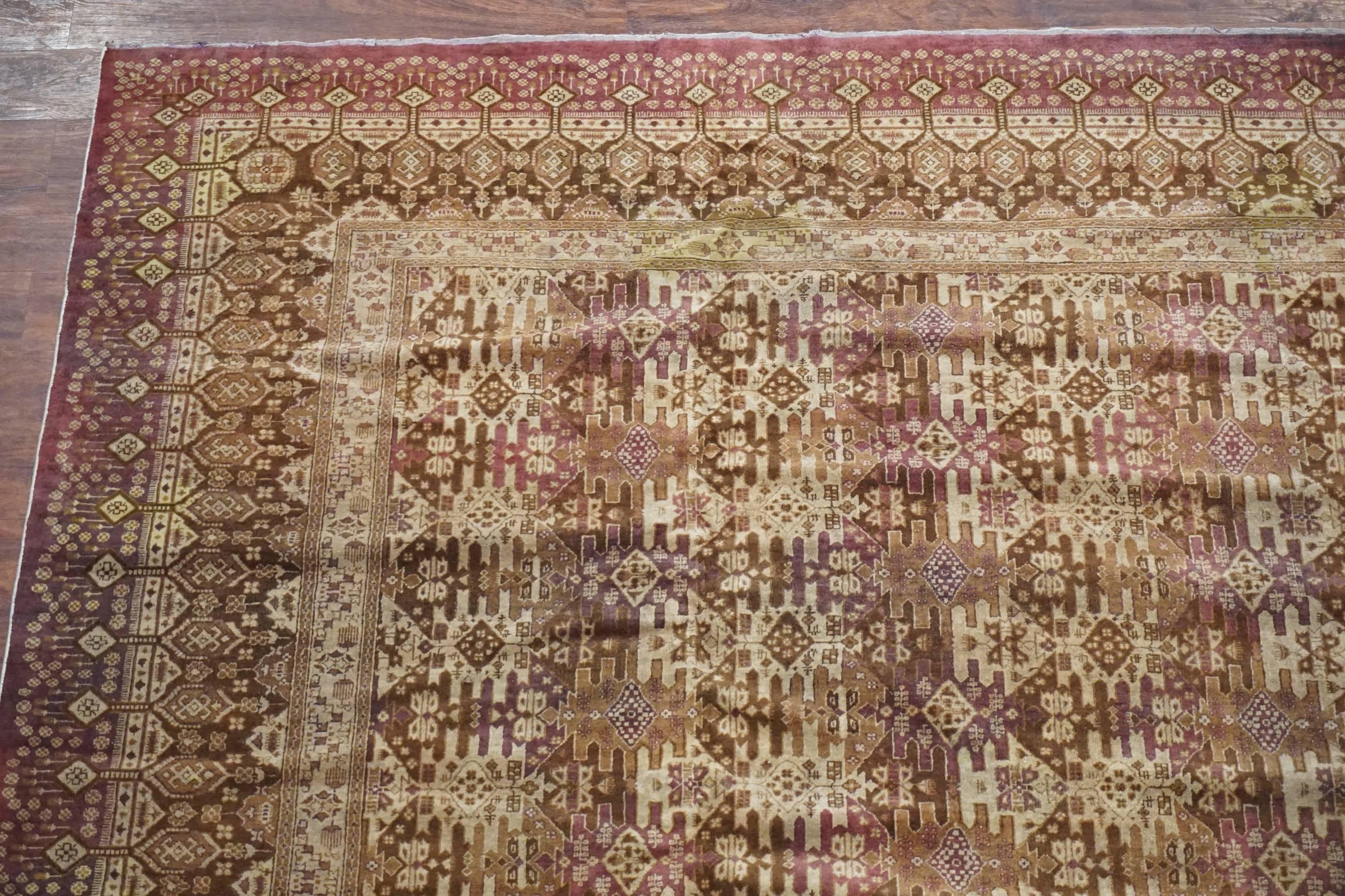 Antique Indian Agra Rug, circa 1890 In Excellent Condition For Sale In Northridge, CA
