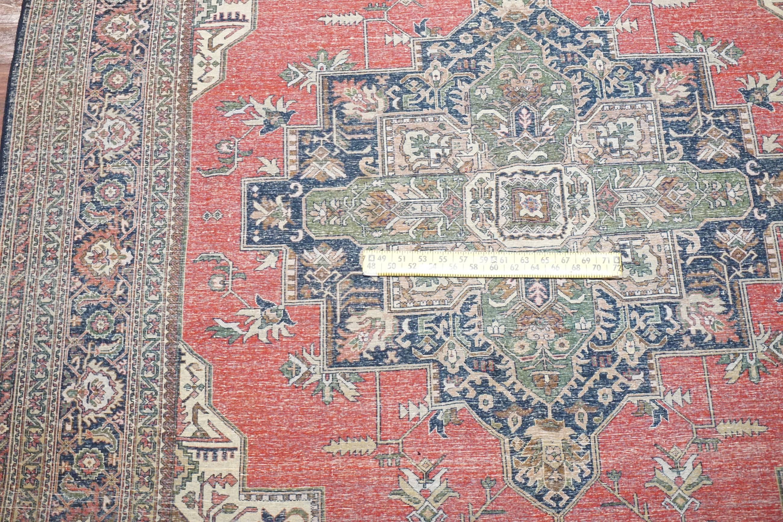 Wool Fine Persian Heriz Serapi Rug, circa 1970 For Sale