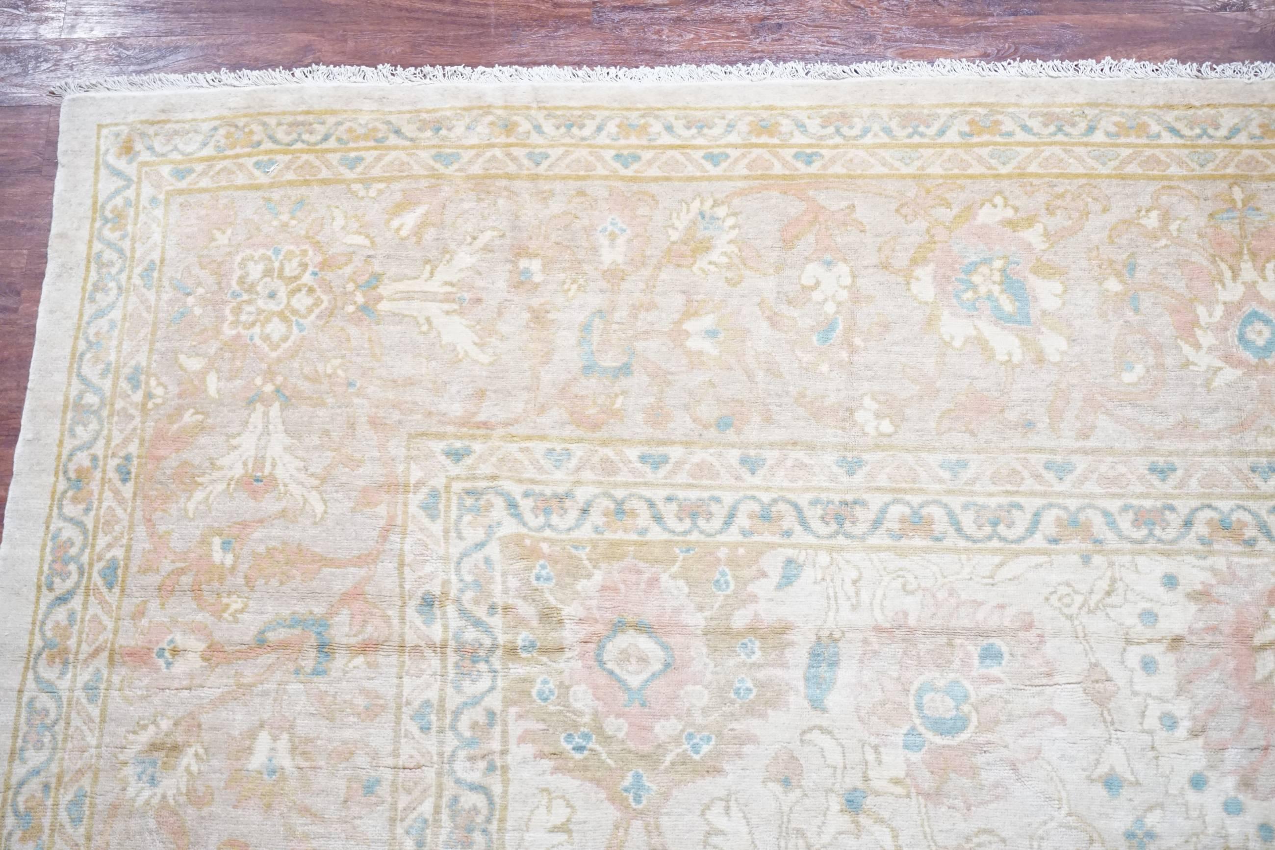 Beige Hand-Knotted Wool Oushak Rug, circa 1990 In Excellent Condition For Sale In Northridge, CA