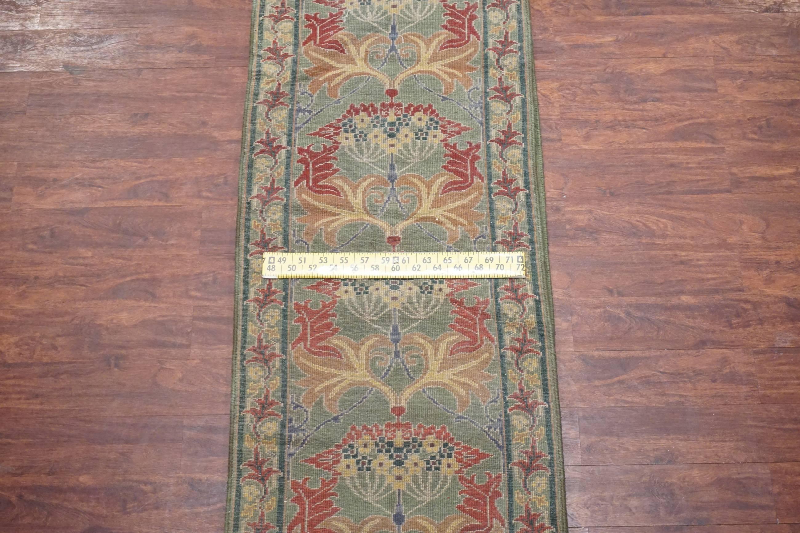 William Morris Art & Craft Hand-Knotted Runner, circa 1990 In Excellent Condition For Sale In Northridge, CA