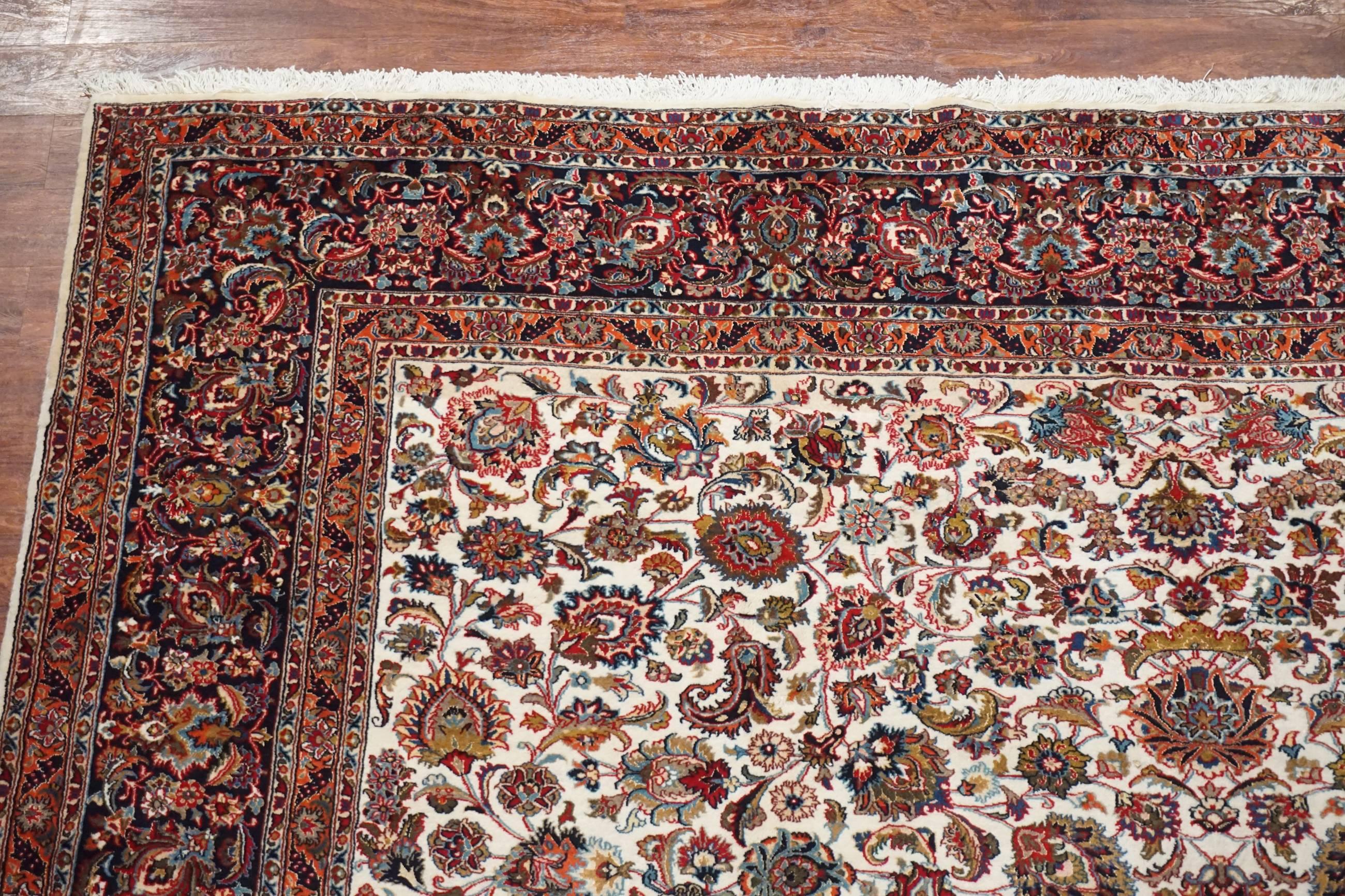 Fine Wool and Silk Persian Tabriz Rug, circa 2000 In Excellent Condition For Sale In Northridge, CA