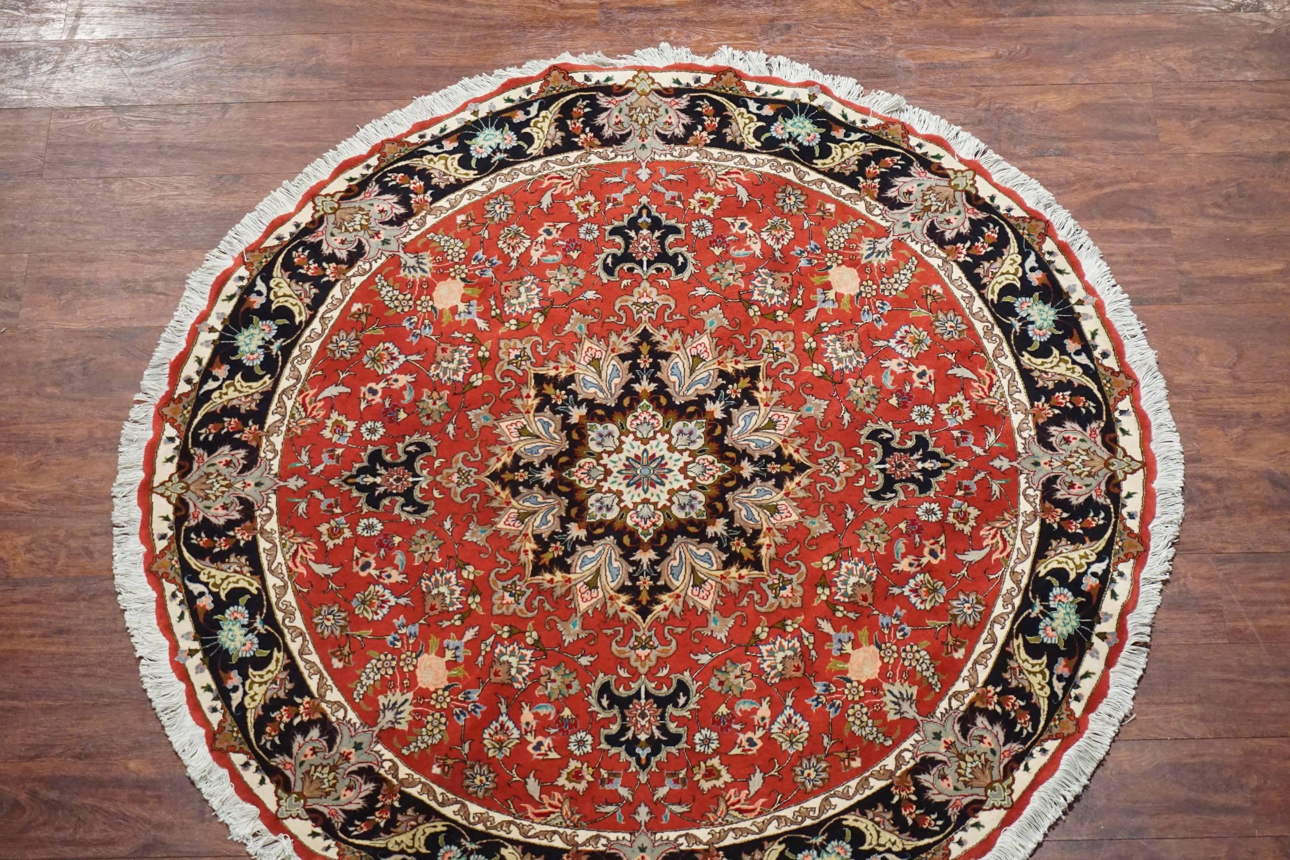 Fine round Persian Tabriz area rug,

1990

Measures: 5' 4