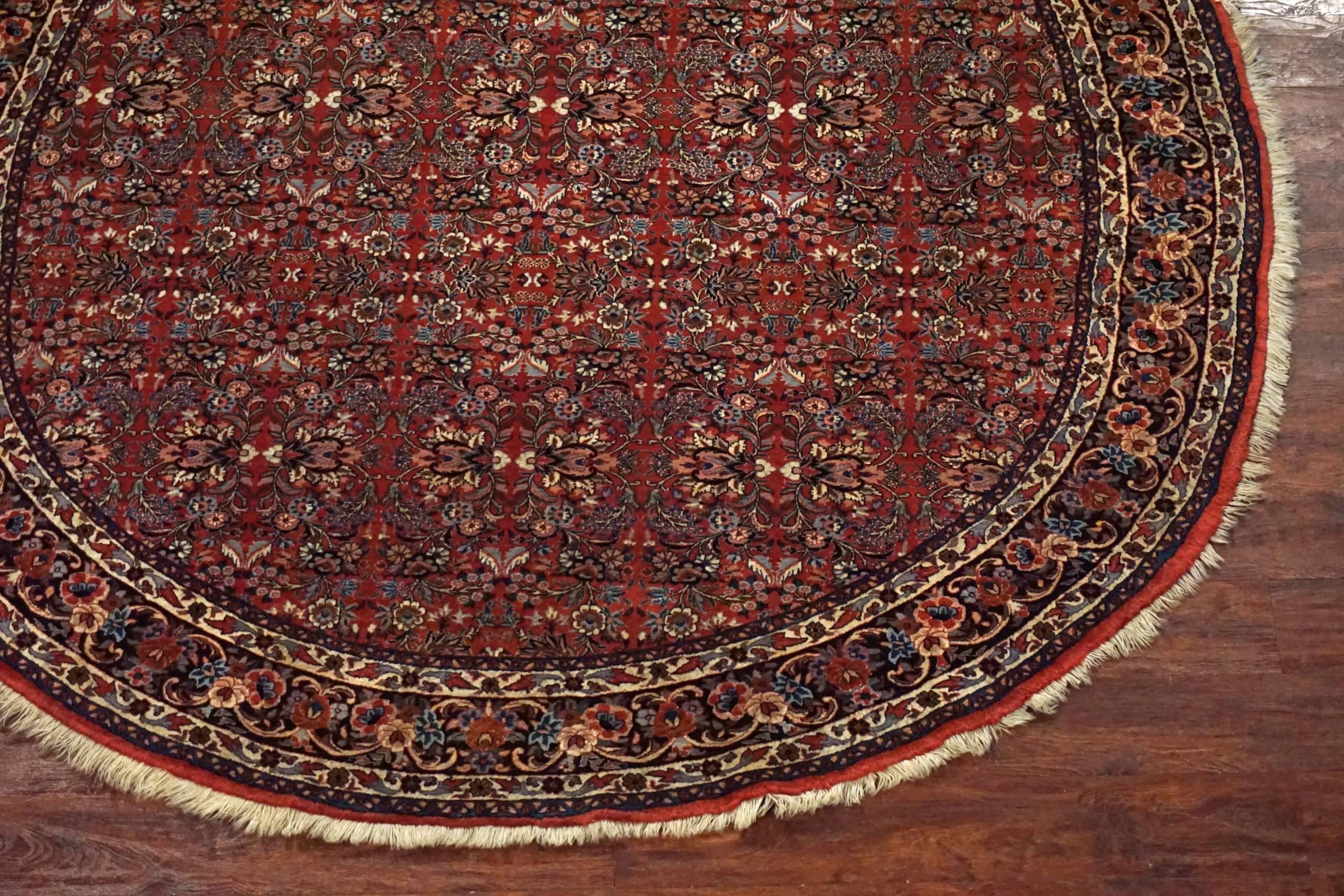Fine Round Persian Bidjar Area Rug, Hand-Knotted Wool and Silk In Good Condition For Sale In Northridge, CA