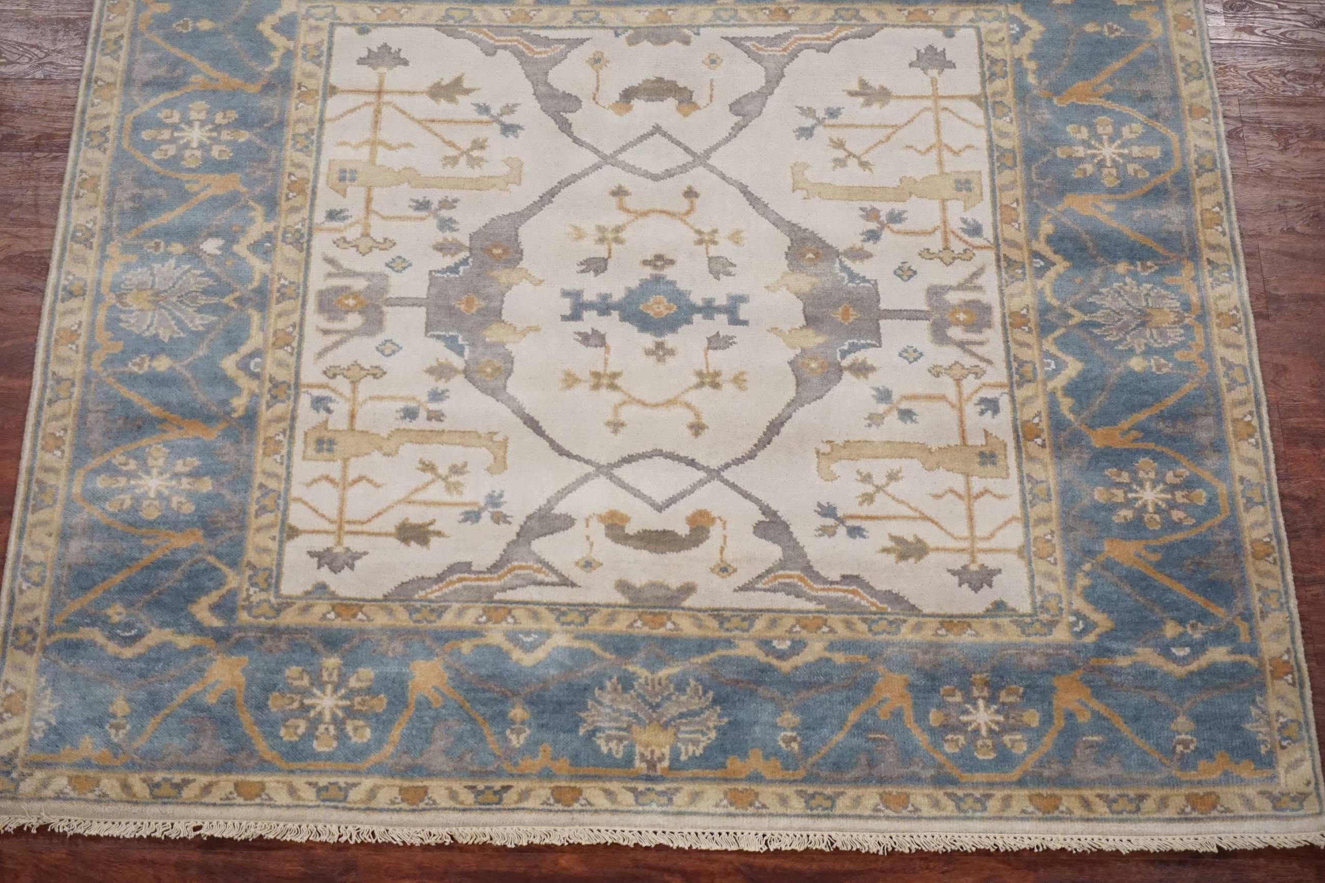 Square Ivory Oushak Area Rug In Excellent Condition For Sale In Northridge, CA