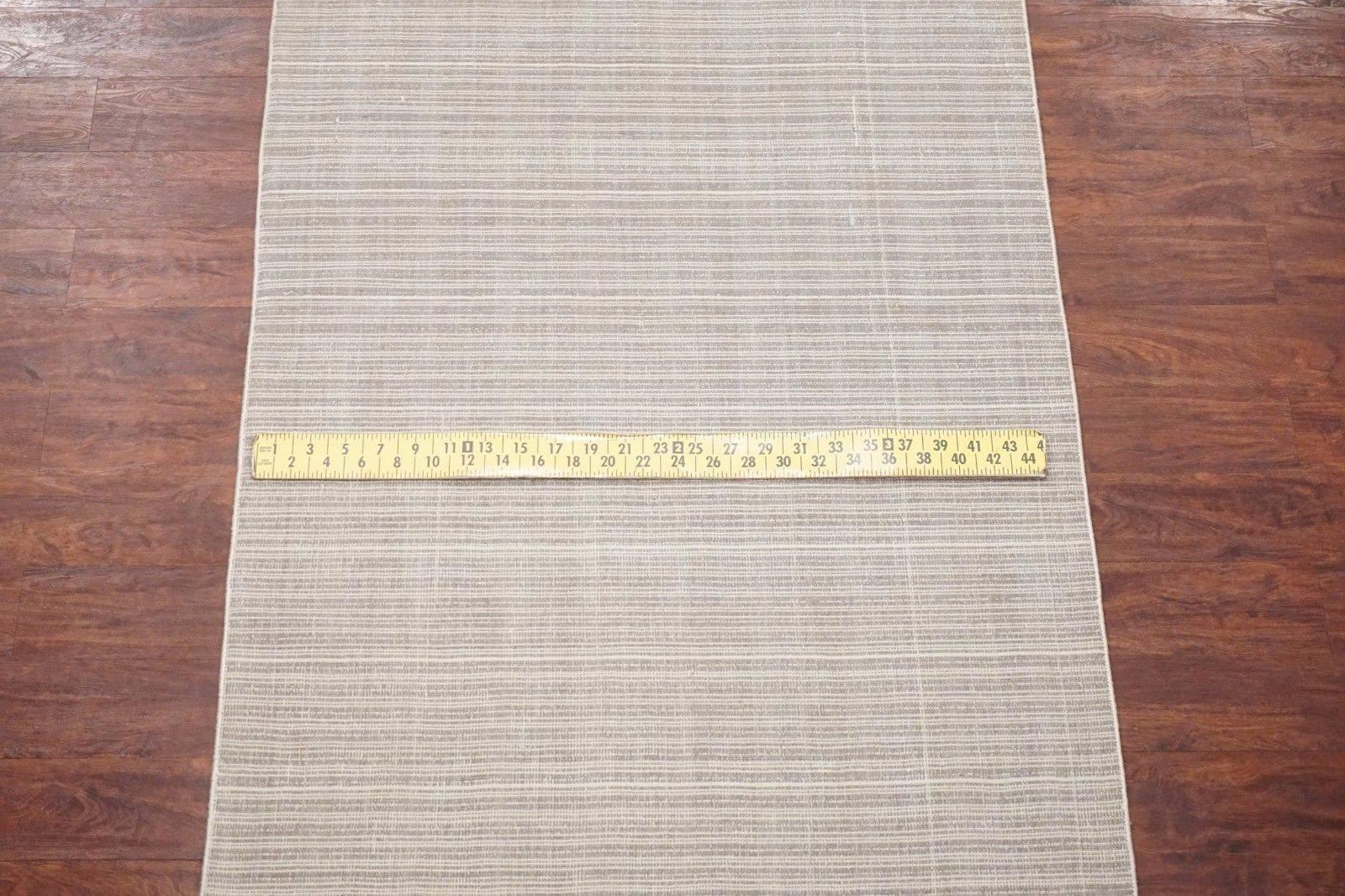Small Modern Bamboo Silk Area Rug In Excellent Condition For Sale In Northridge, CA