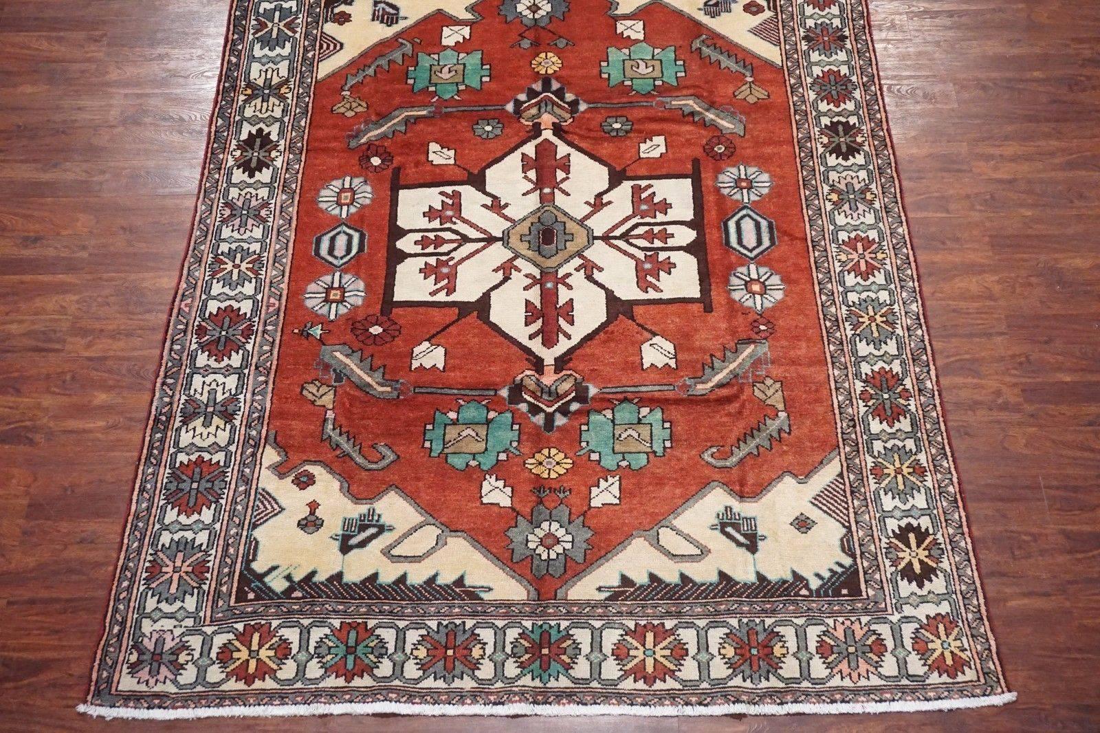 Persian Heriz Serapi rug

circa 1940

Measures: 7' 5