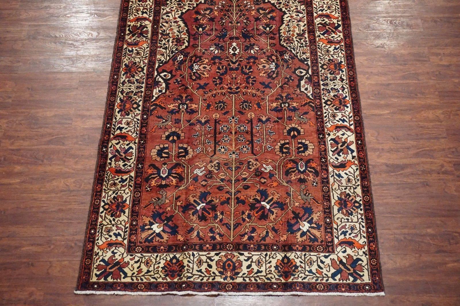 Unusual Persian Bakhtiari Prayer rug with Bird Design

circa 1940

Measures: 5' 5