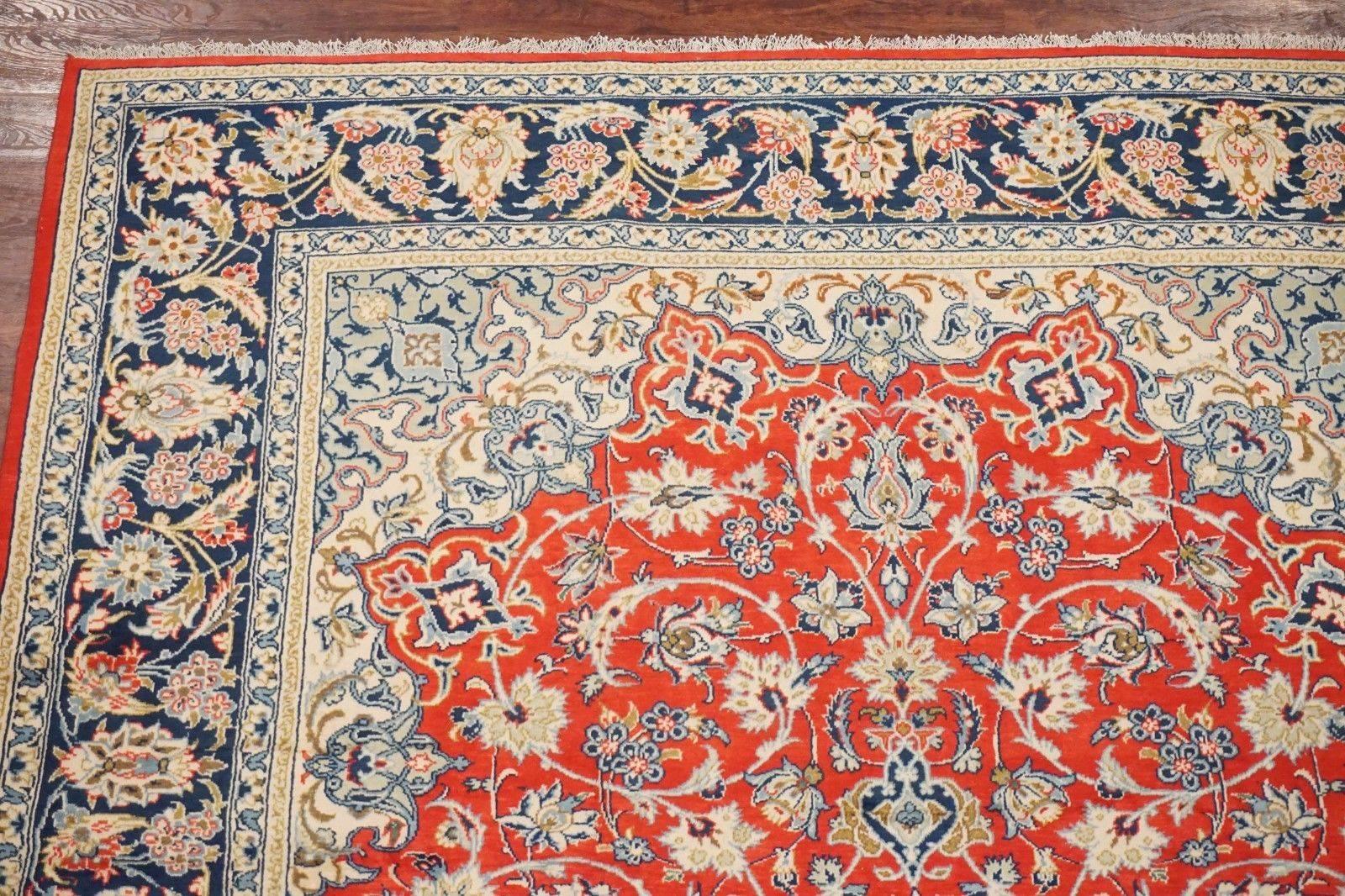 Fine Persian Isfahan Area Rug, circa 1940 In Excellent Condition For Sale In Northridge, CA