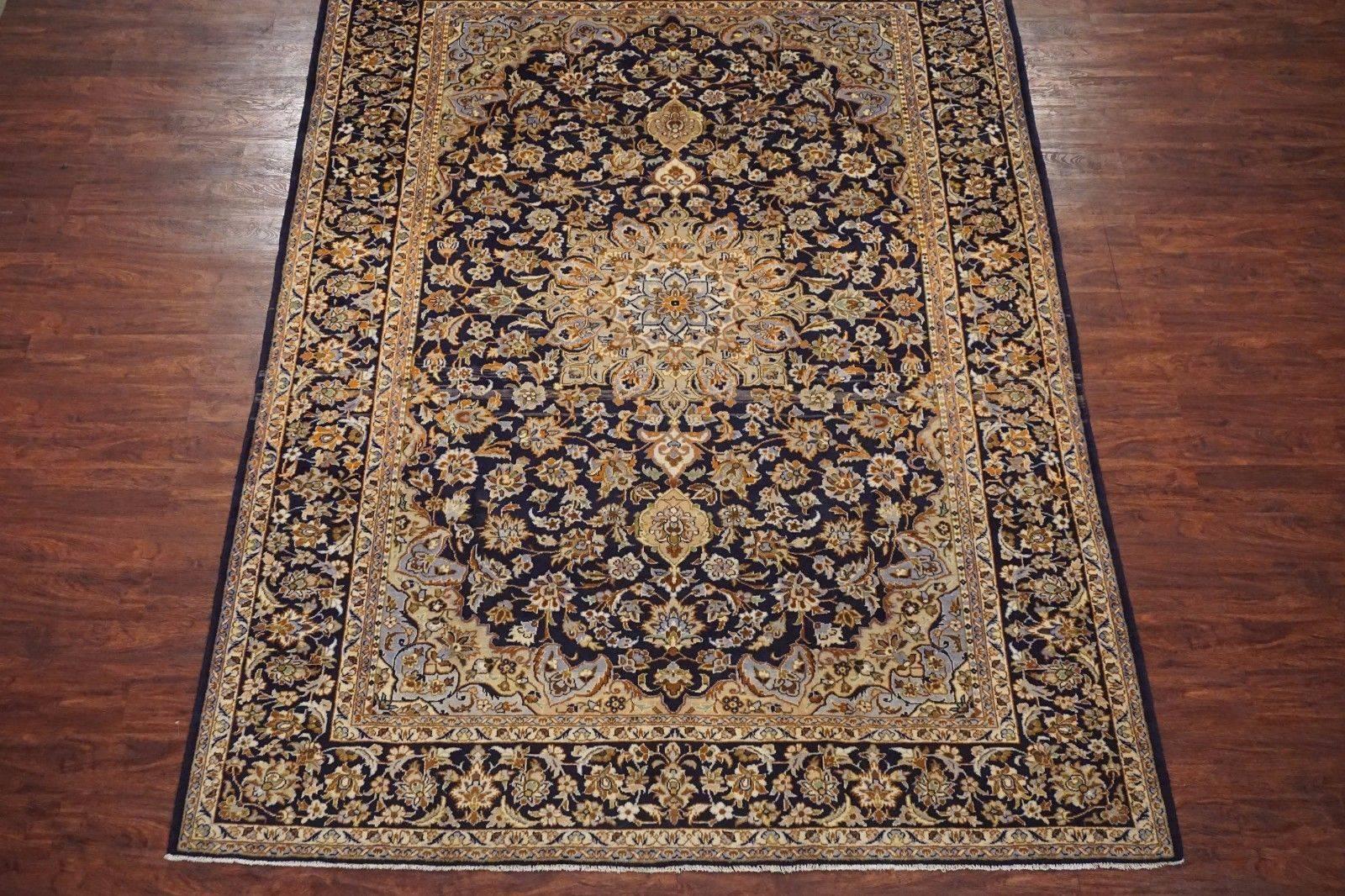 Vintage Persian Isfahan rug with abrash

circa 1940

Measures: 7' 7