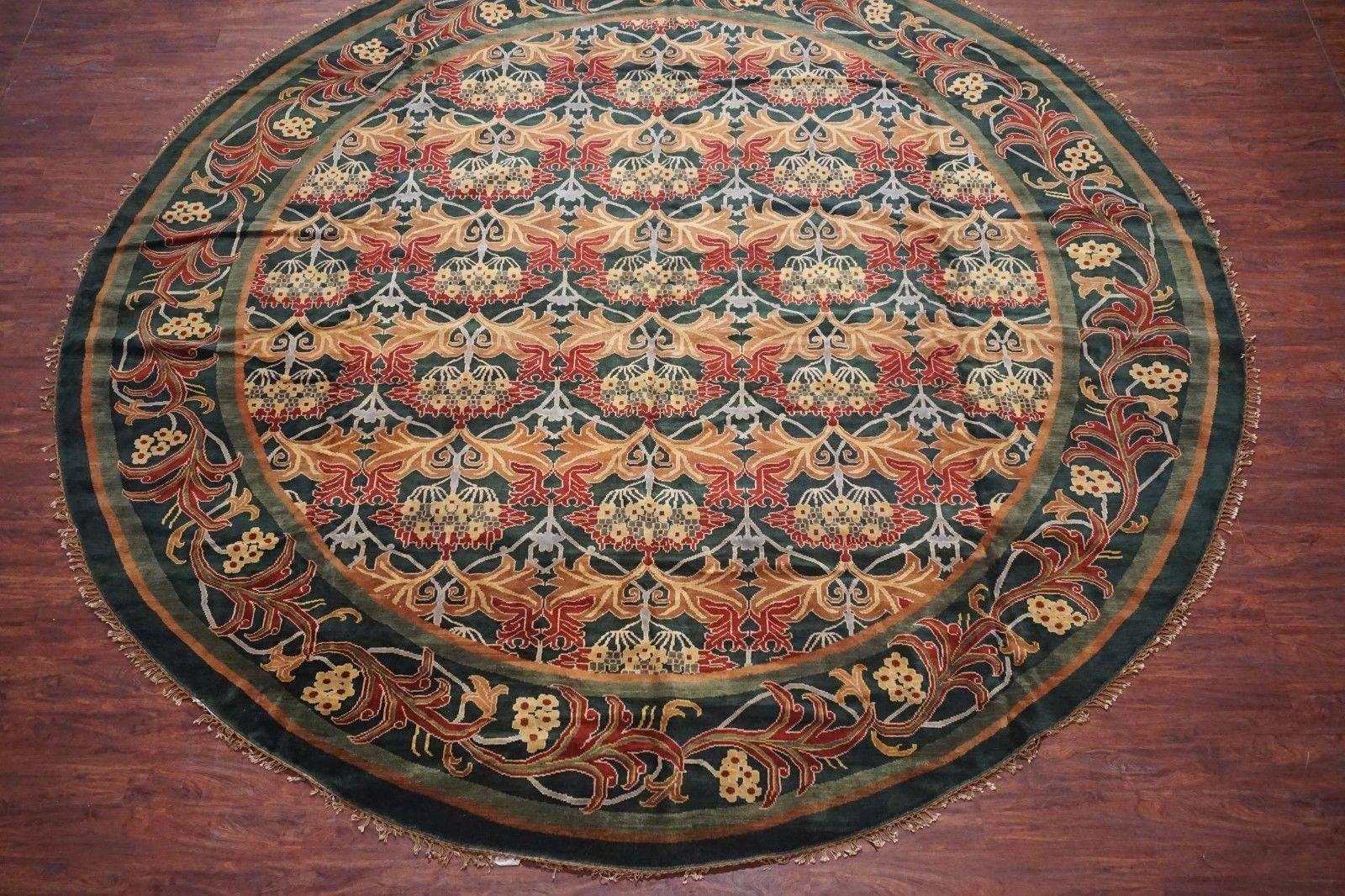 Round Green William Morris inspired rug, 

circa 1990

Measures: 13' 8