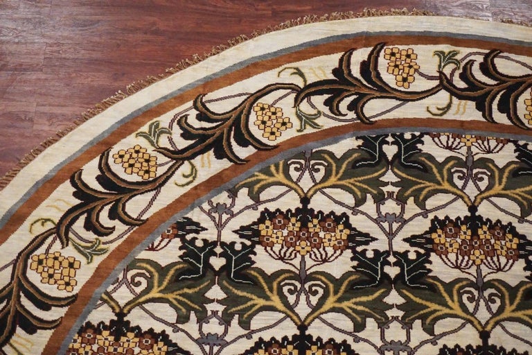 Round Ivory William Morris Style Rug For Sale at 1stdibs