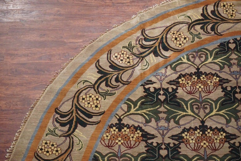 Round William Morris Style Rug For Sale at 1stDibs