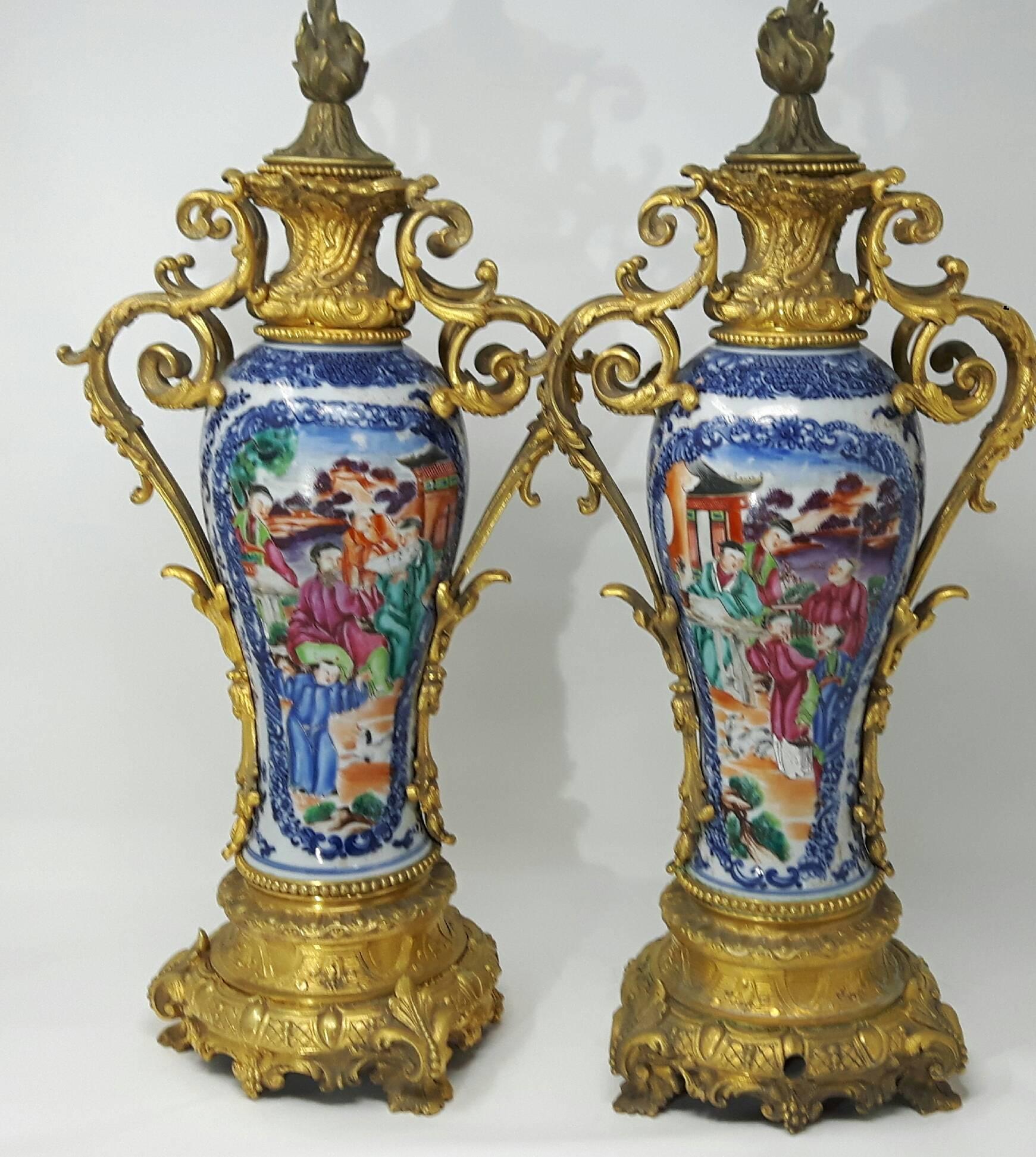 Pair of 18th Century Chinese Export Mandarin Vases, circa 1750 In Good Condition In London, GB