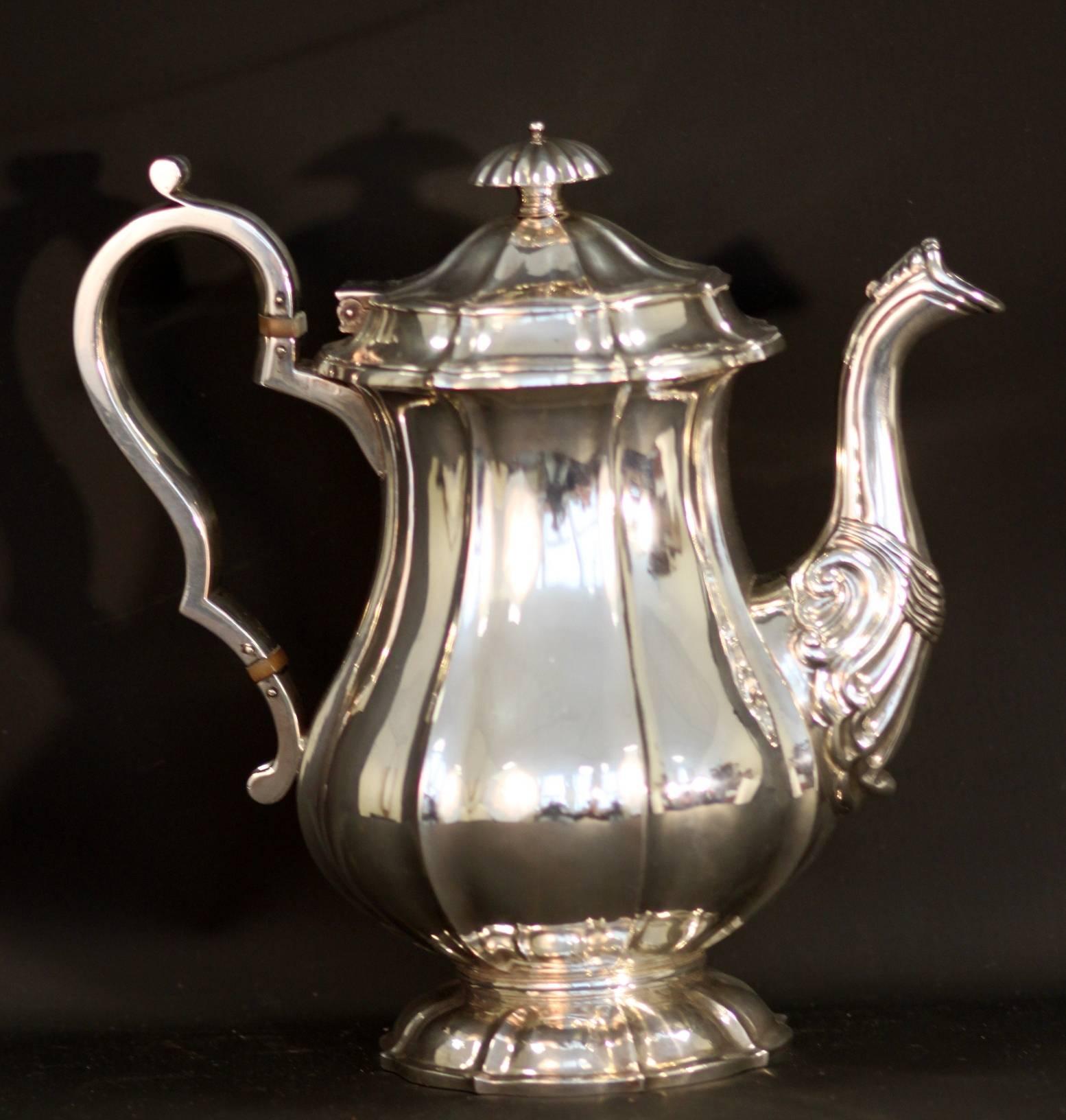Georgian solid silver tea set
Made in Dublin 1834
Maker : Richard Sawyer
Fully hallmarked.

Dimensions -

Coffee pot
Size : 23.3 x 12.7 x 22.5 cm
Weight : 872 grams

Tea pot
Size : 28.5 x 19 x 16.2 cm
Weight : 905 grams

Sugar bowl