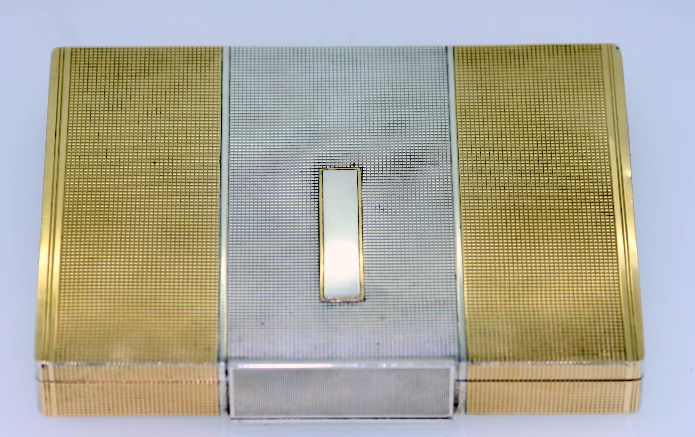 Great Britain (UK) Asprey & Co. Solid Silver Vanity Box, Made in London, 1939 For Sale