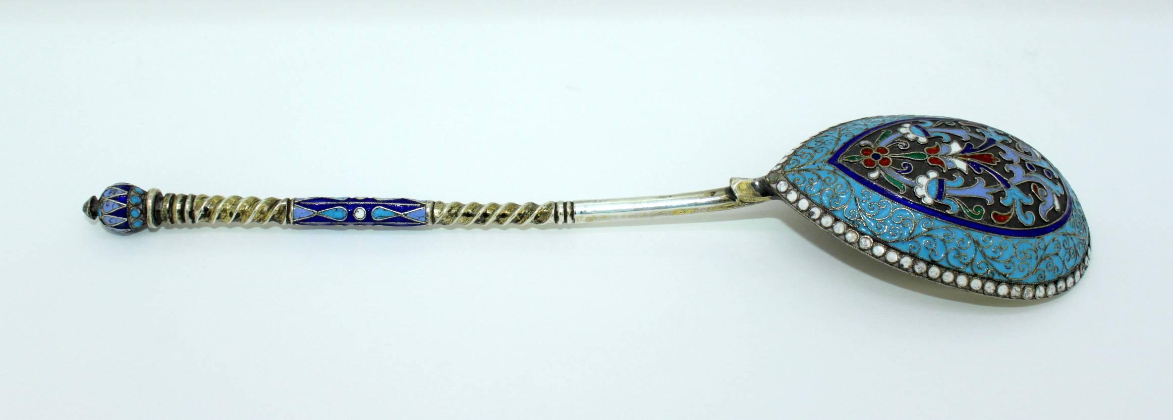 Antique Russian silver and enamel spoon
Made in Russia, Moscow, circa 1900.
Maker: Vasily Andreyev
Fully hallmarked.

Dimensions:
Size: 19.6 x 4.6 x 2.2 cm
Total weight : 57 grams total

Condition: Surface wear from general usage, the round