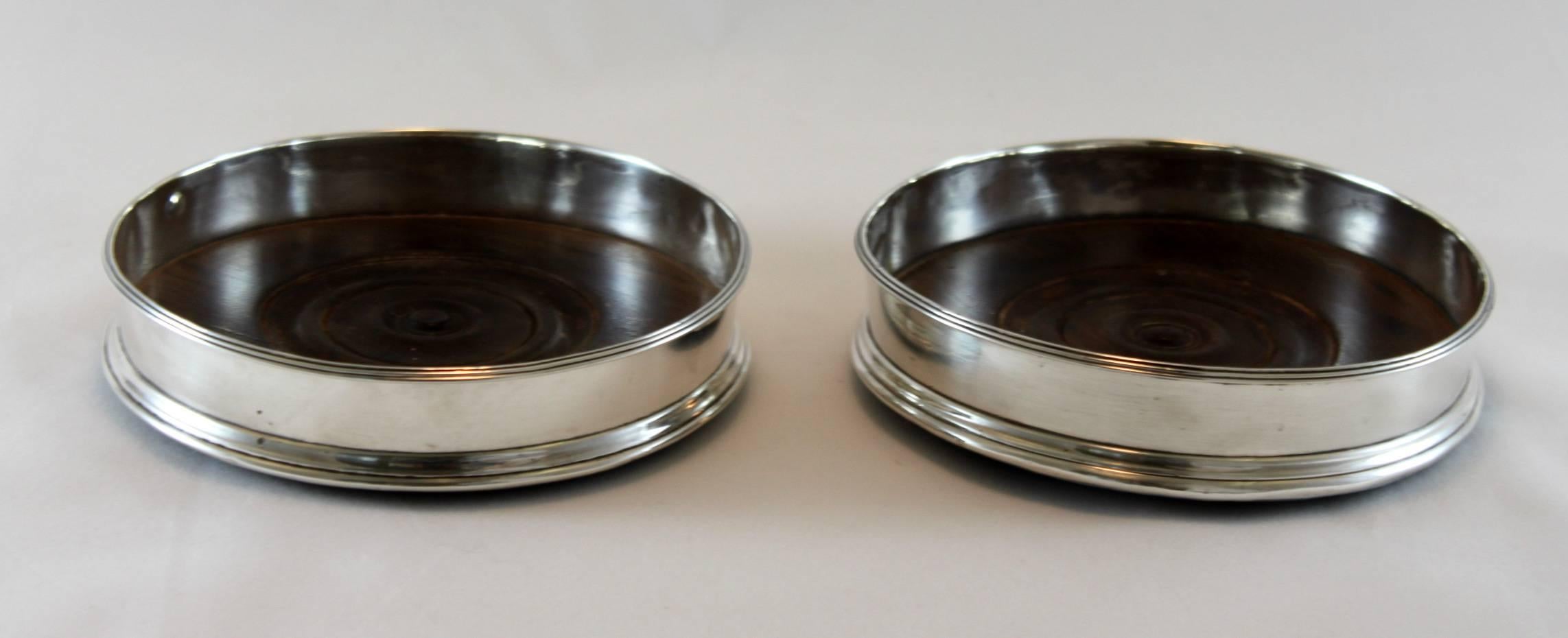 Antique Victorian sterling silver pair of wine coasters
Made in London 1868
Makers mark worn and unable to be read
Fully hallmarked with a box 

Dimensions - 
Diameter x height 12.1 x 2.8 cm
Total weight: 312 grams total

Condition: