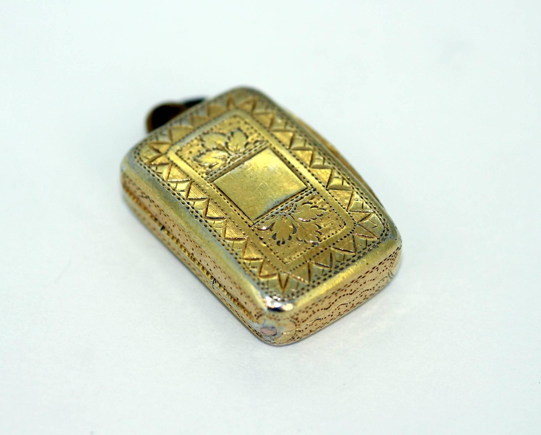 Antique Georgian (IV) Silver Vinaigrette 
Made in Birmingham 1814 
Maker : John Thornton 
Fully hallmarked. 

Dimensions - 
Size : 3.4 x 2 x 0.7 cm 
Weight : 11 grams 

Condition : Surface wear from general usage, minor age wear, overall excellent
