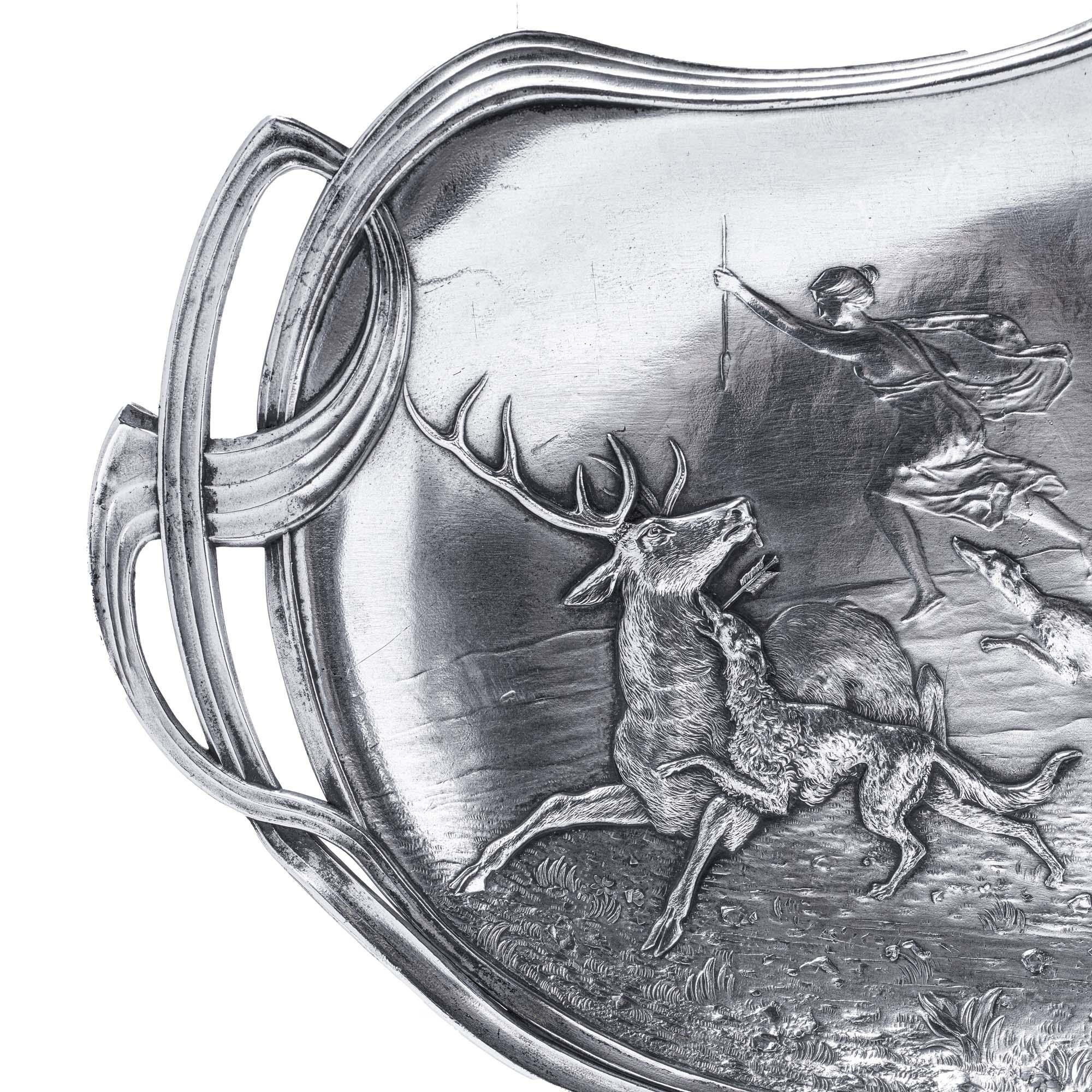 WMF Versilberter Jugendstil-Teller mit der Darstellung der Jägerin Diana, um 1900 (Frühes 20. Jahrhundert) im Angebot