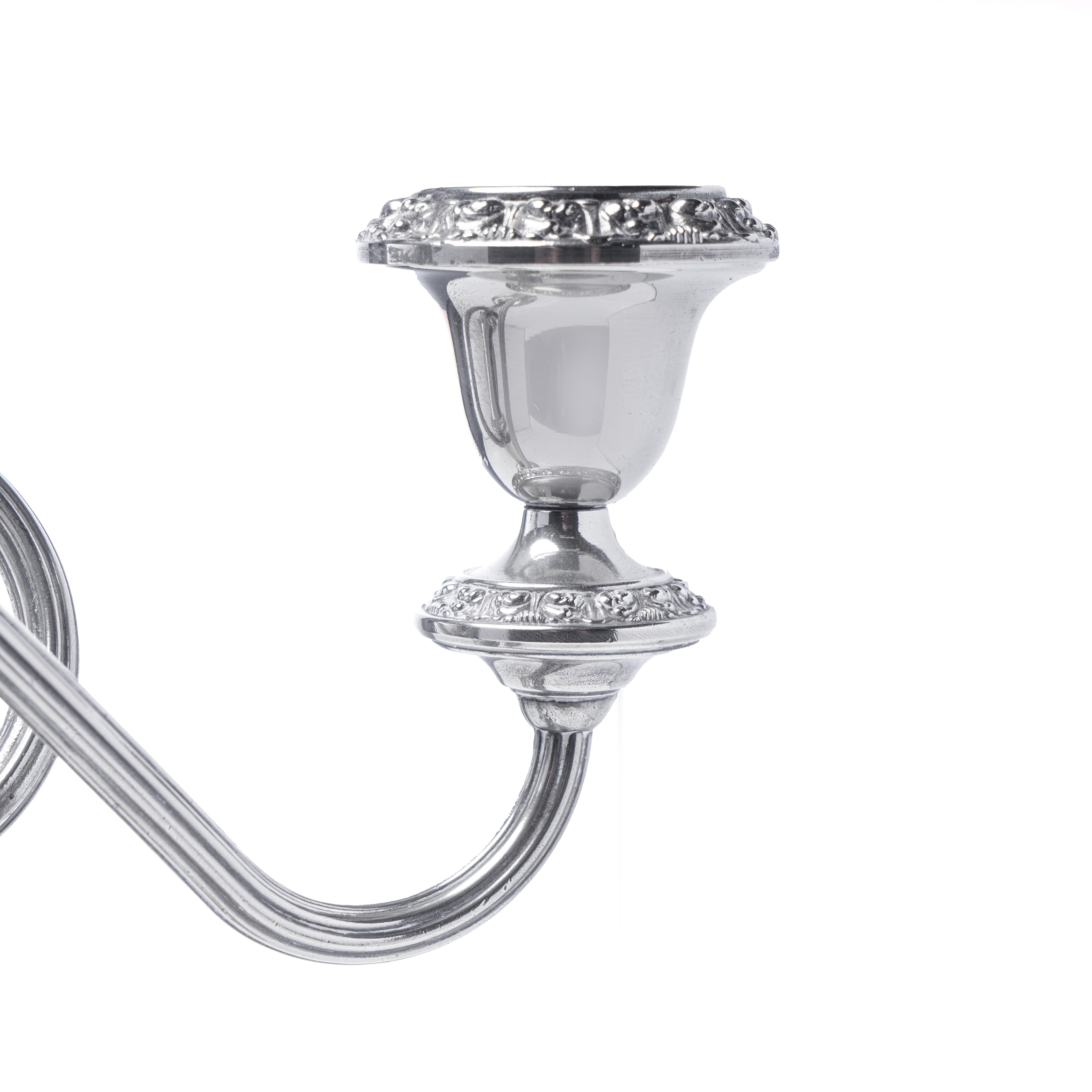Coppia di candelabri antichi a due bracci placcati in argento in vendita 2