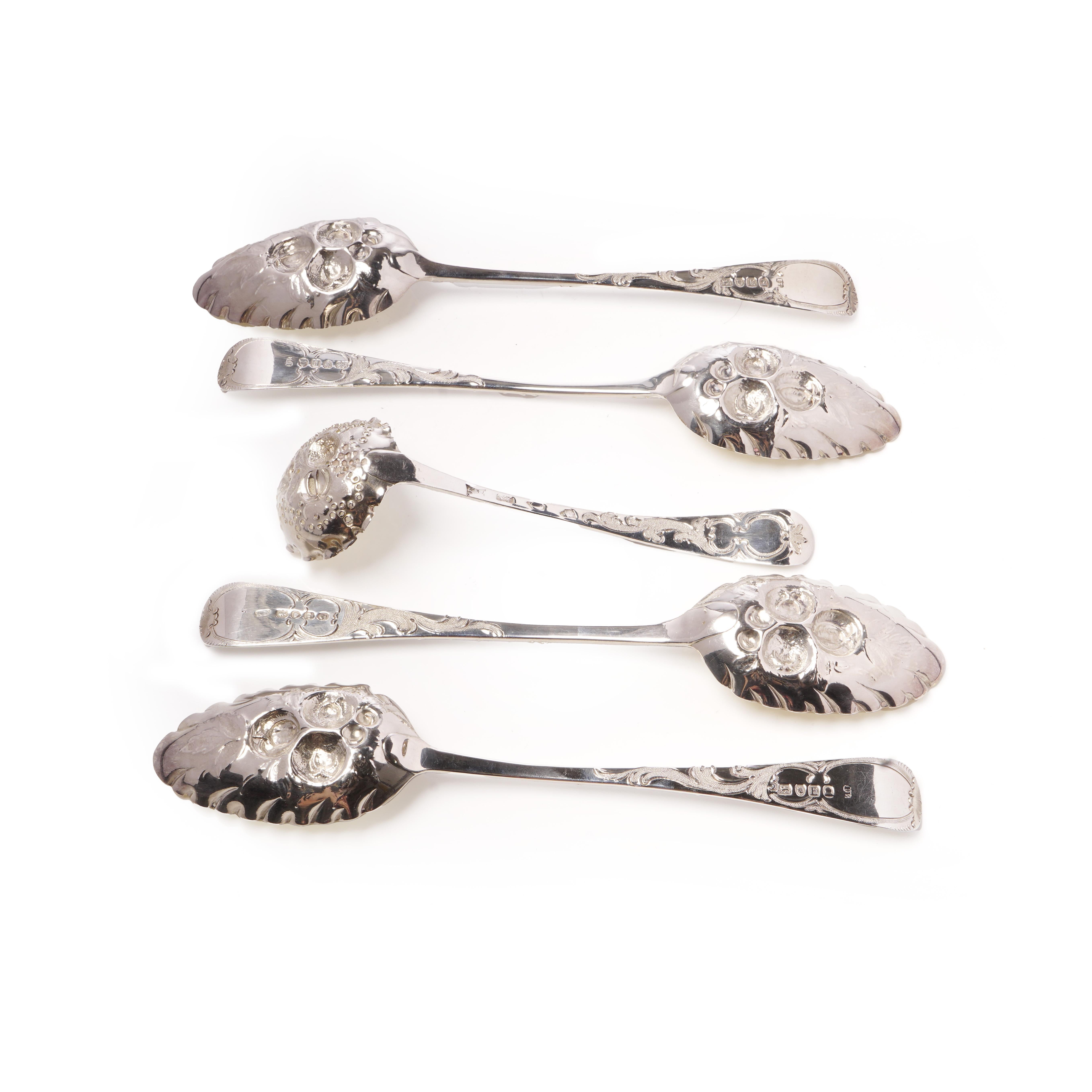 Britannique Cuillère à fruits géorgienne ancienne en argent et en vermeil dans son étui d'origine en vente