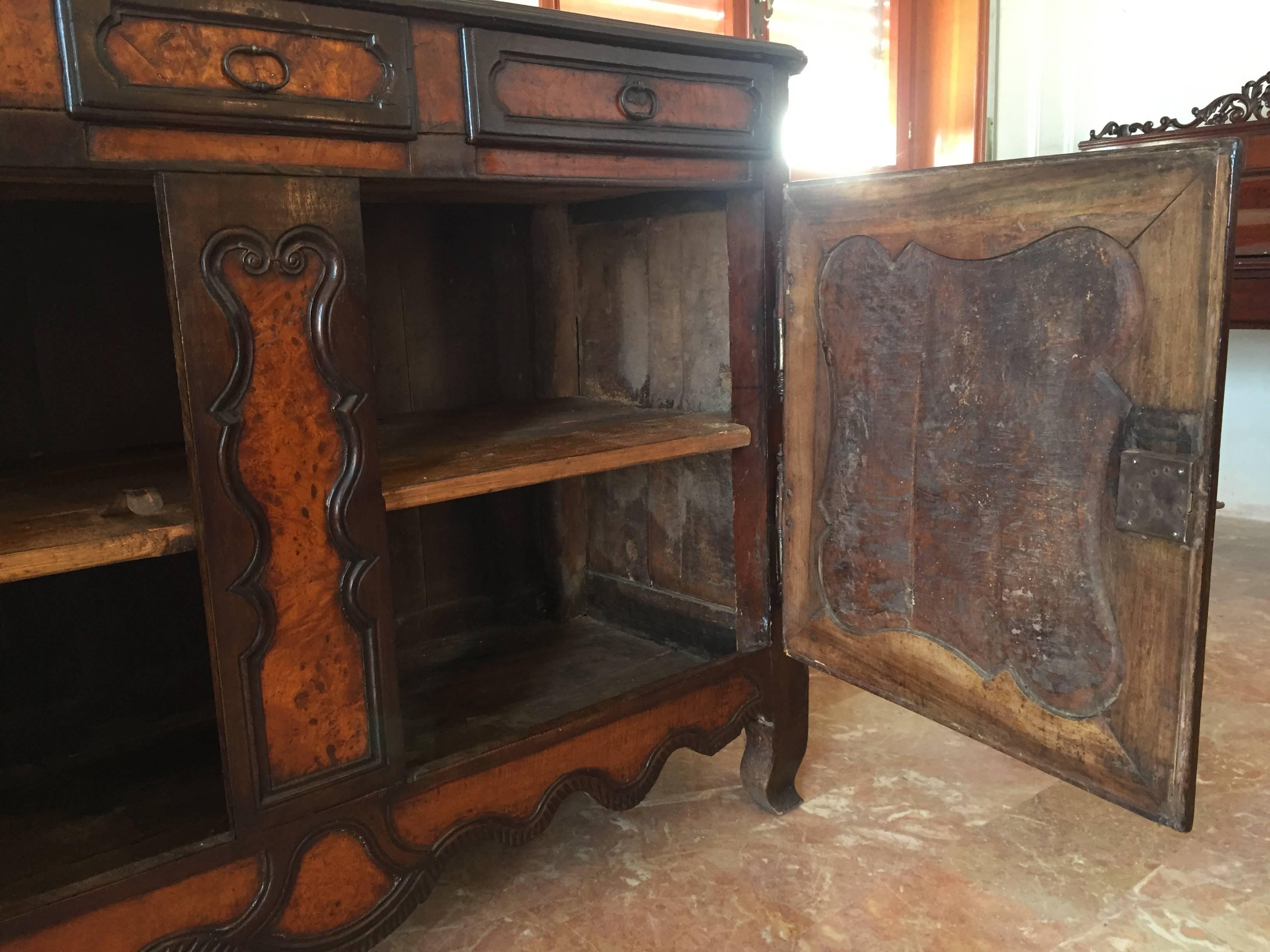 Louis XV Country French Carved Elm Sideboard, Early, 1800s In Good Condition For Sale In Traversetolo, IT