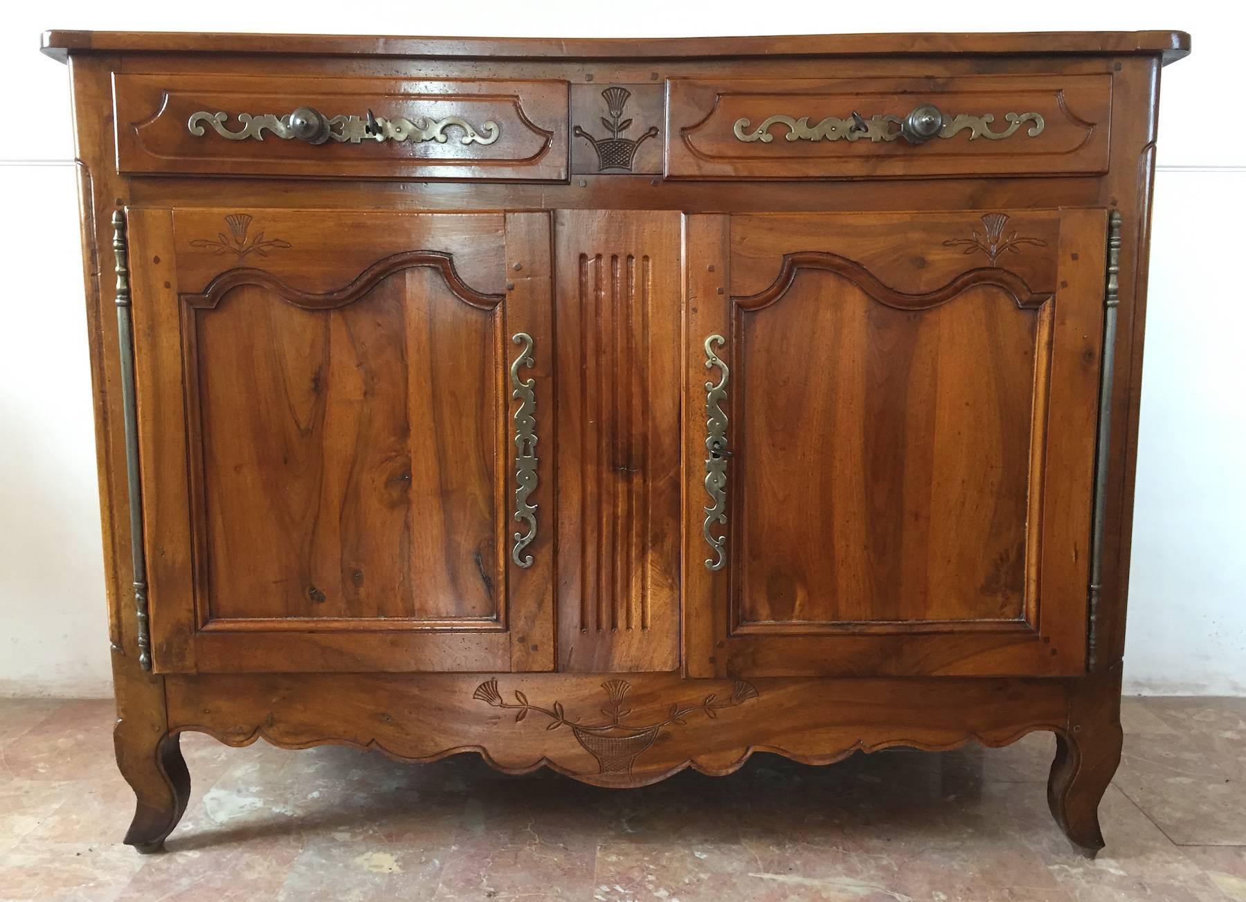 Beautiful sideboard from Provence in walnut, dated beginning of the 1800s, inlays on the doors, splendid original metal decorations.