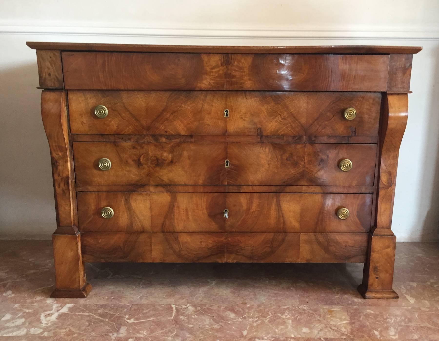 Beautiful commode dresser with a splendid flamed walnut on the front, gorgeous warm waxed patina.