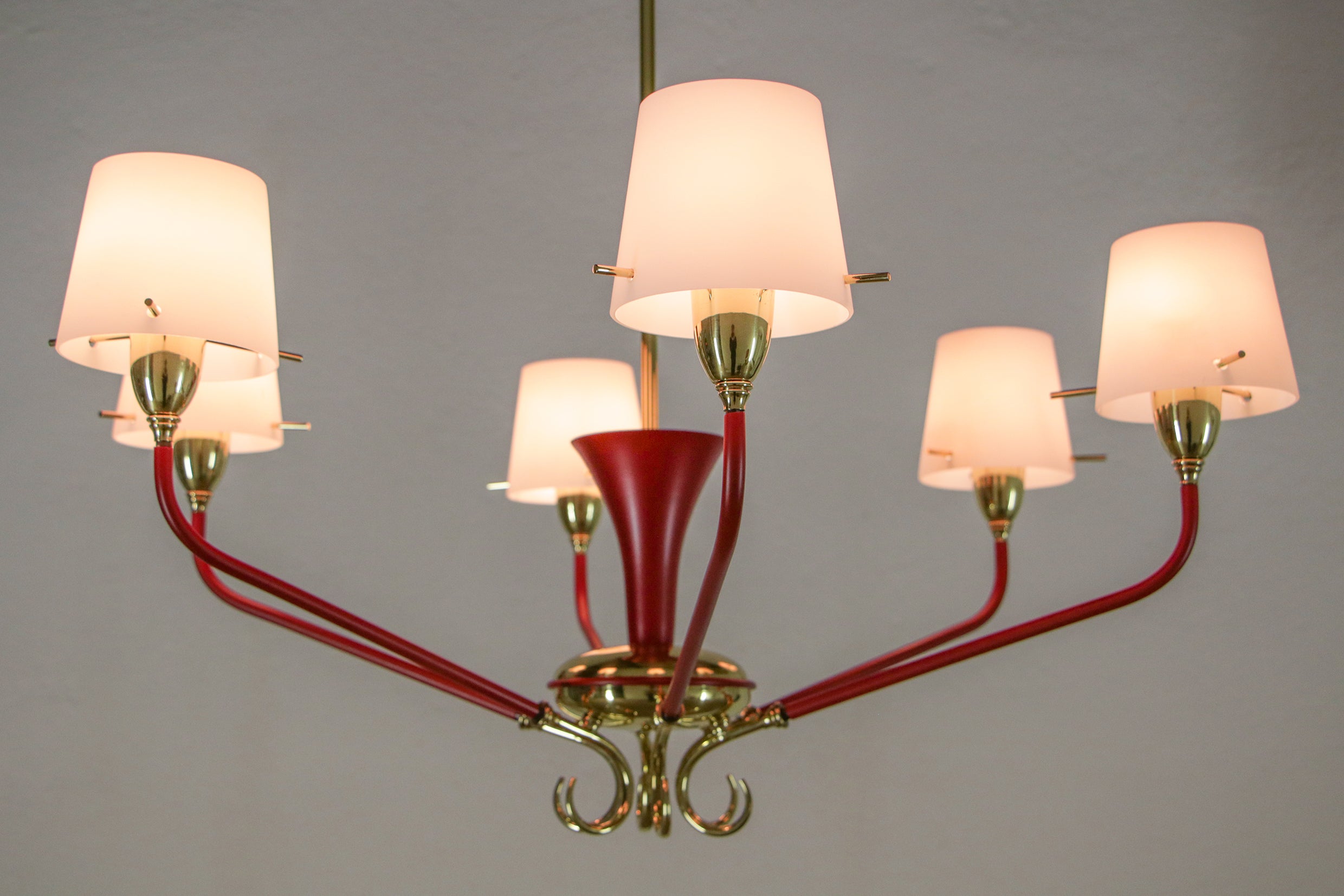 Wonderful Italian Mid-Century Modern chandelier with six lights attributed to Stilnovo design, from the 1950s. Structure in polished brass, satin glass, and red color aluminum. A specialized artisan made with great care the restoration of this