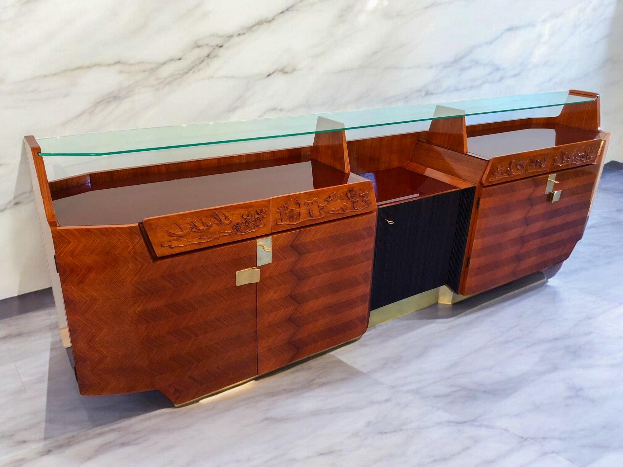 This stunning Italian midcentury sideboard manufactured by Consorzio Esposizioni Mobili Cantù is masterfully crafted of teak wood and was a showpiece of the 1950s - 1960s. 
The lateral teak wood texture and the doors characterized by horizontal