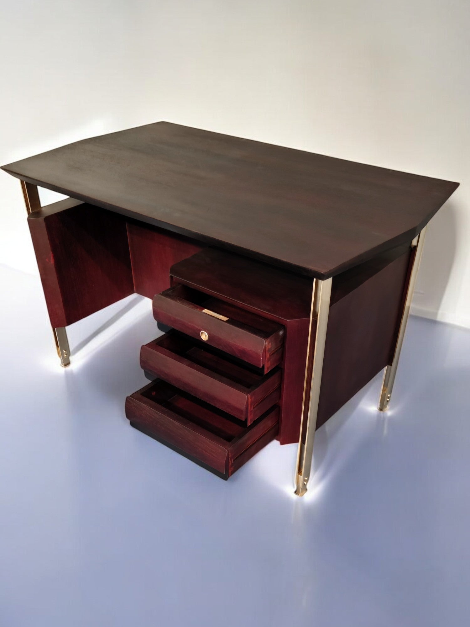Escritorio de mesa ejecutivo italiano moderno de mediados de siglo de Vittorio Dassi, años 60