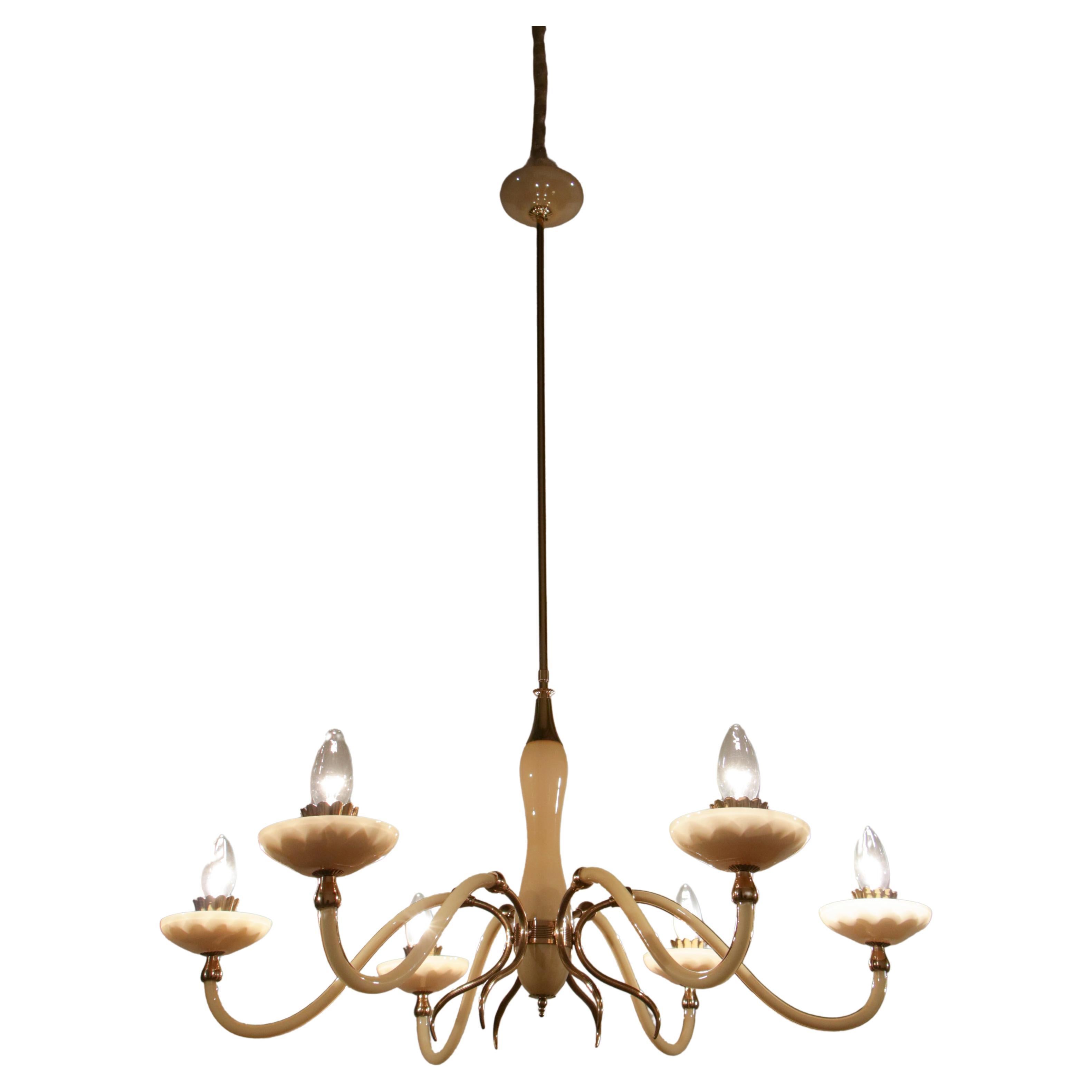 Elegant Italian Mid-Century Modern, honey color, with six light in E14 format chandelier, from the 1950s.
The chandelier is made of honey color Murano glass and polished brass. The refined design has great executive quality as brass lamp holders.