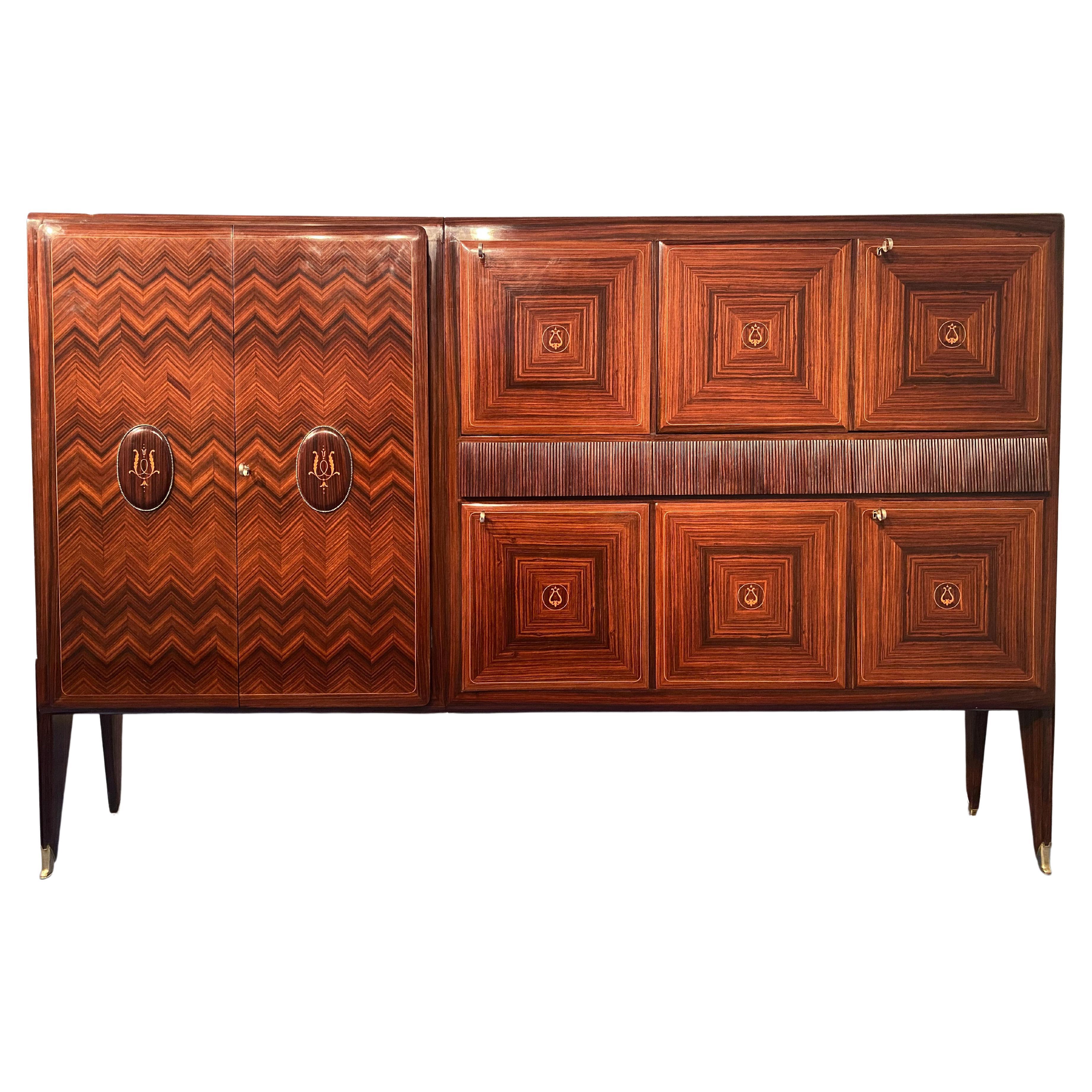 Beautiful Italian mid-century sideboard designed by Vittorio Dassi in 1950. An item of exceptional executive quality, this cabinet perfectly combines sophistication and elegance in its external lines with a high level of containment. There are