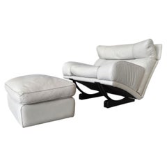 Sillón y reposapiés Walse, diseño de Tito Agnoli para Poltrona Frau, Italia, década de los 90