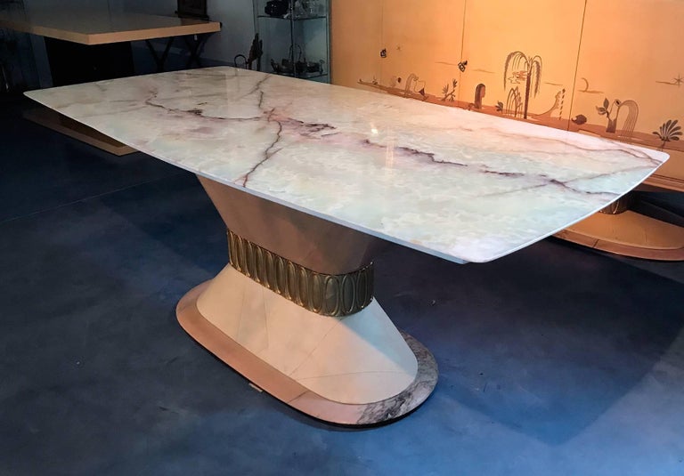 Luxury Italian Art Deco table in lacquered wood parchment of the 1940s. Splendid onyx top, marble support with golden band, superb line.
 