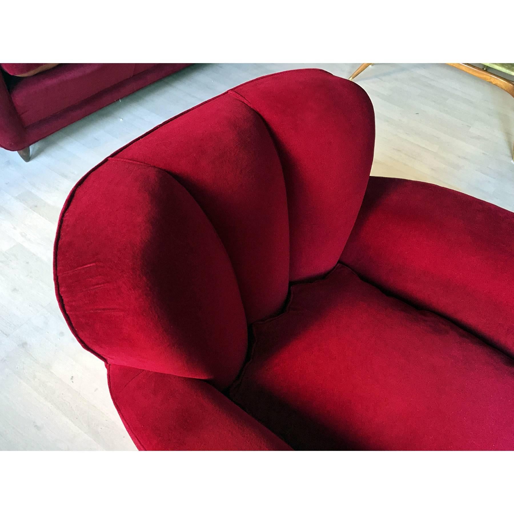 Italian Armchairs Red Velvet attributable to Guglielmo Ulrich, 1950s, Set of 2 In Excellent Condition In Traversetolo, IT