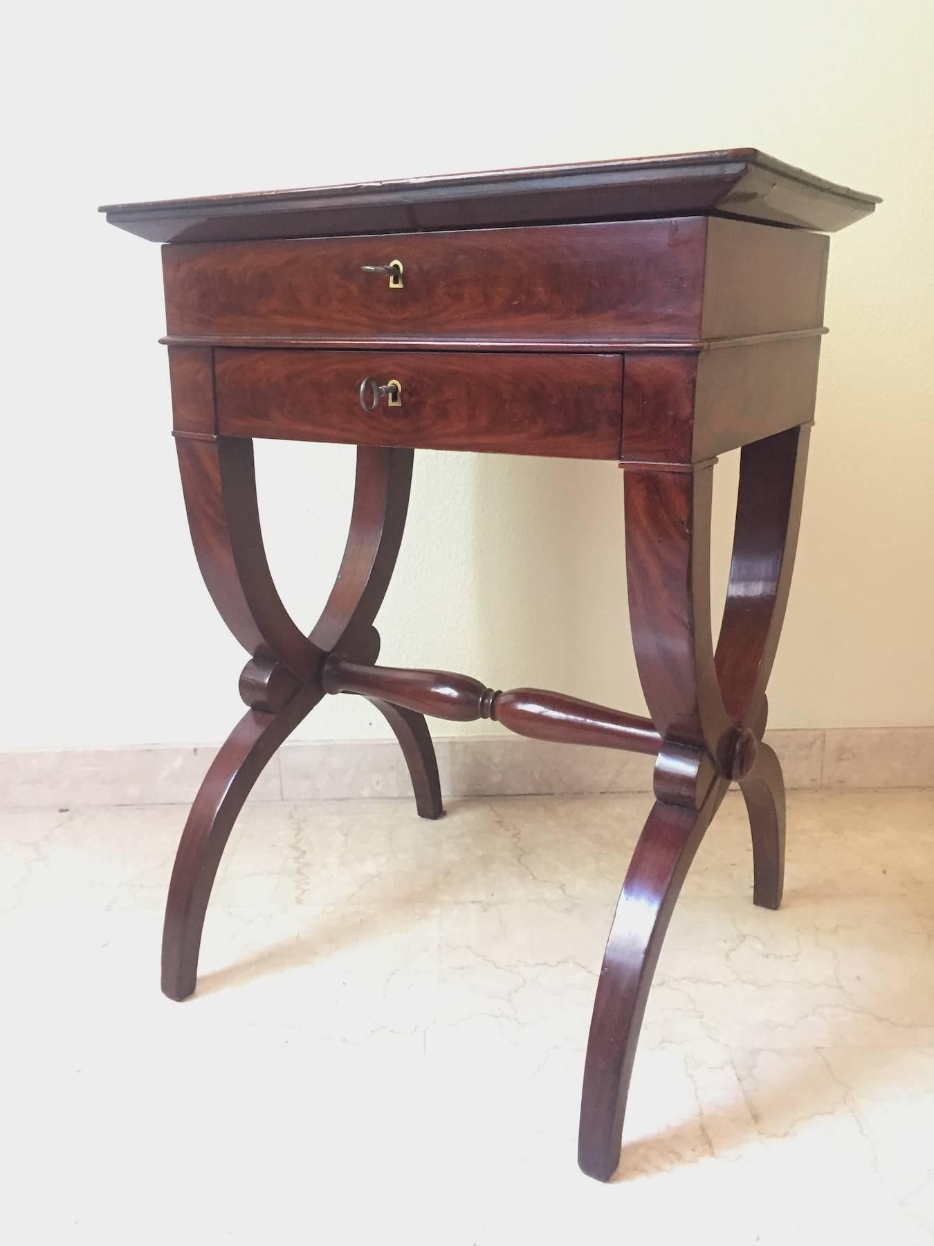 French Restauration flame mahogany work table, two little drawers, superlative the 