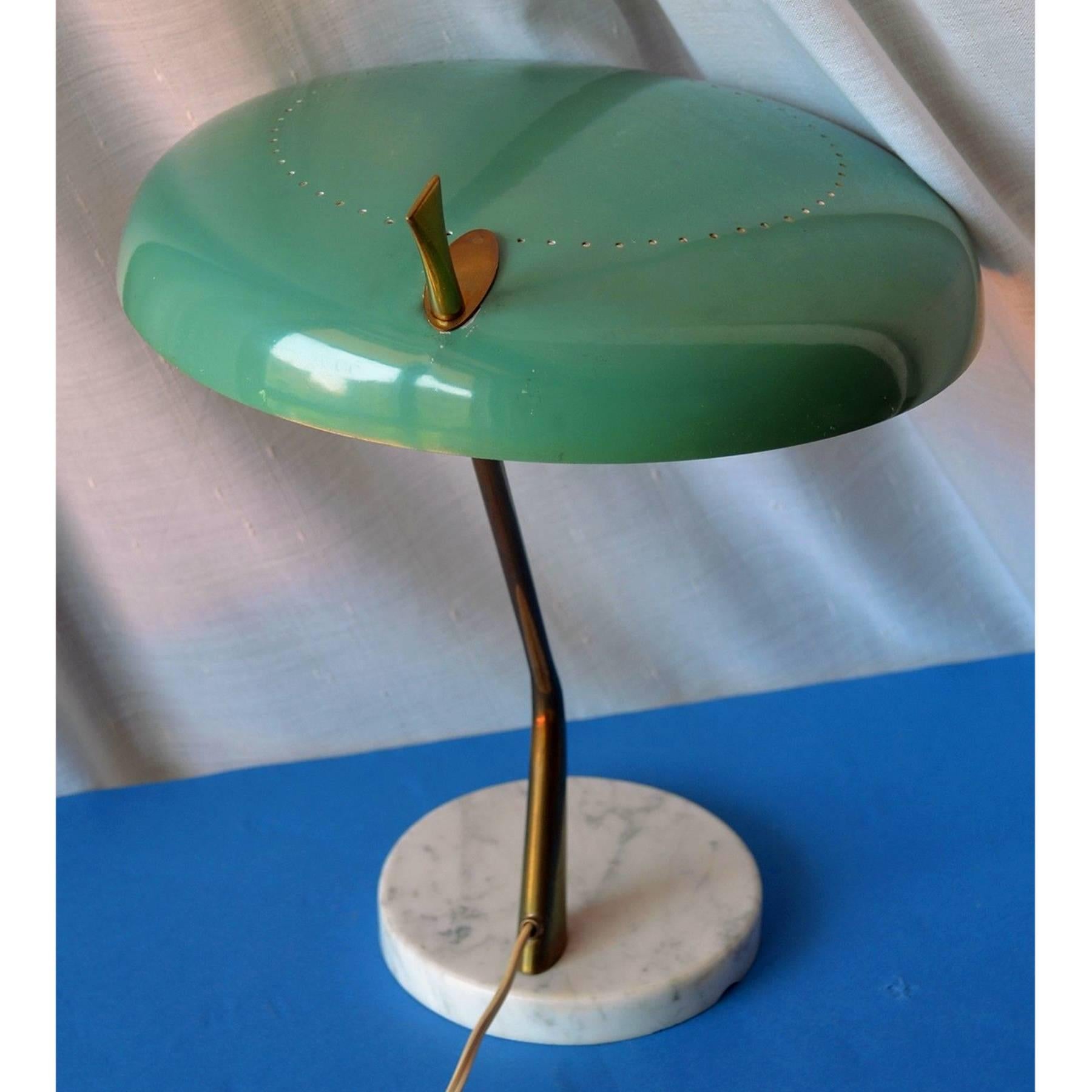 Mid-Century Modern Italian Table Lamp by Lumen, 1950s In Excellent Condition In Traversetolo, IT
