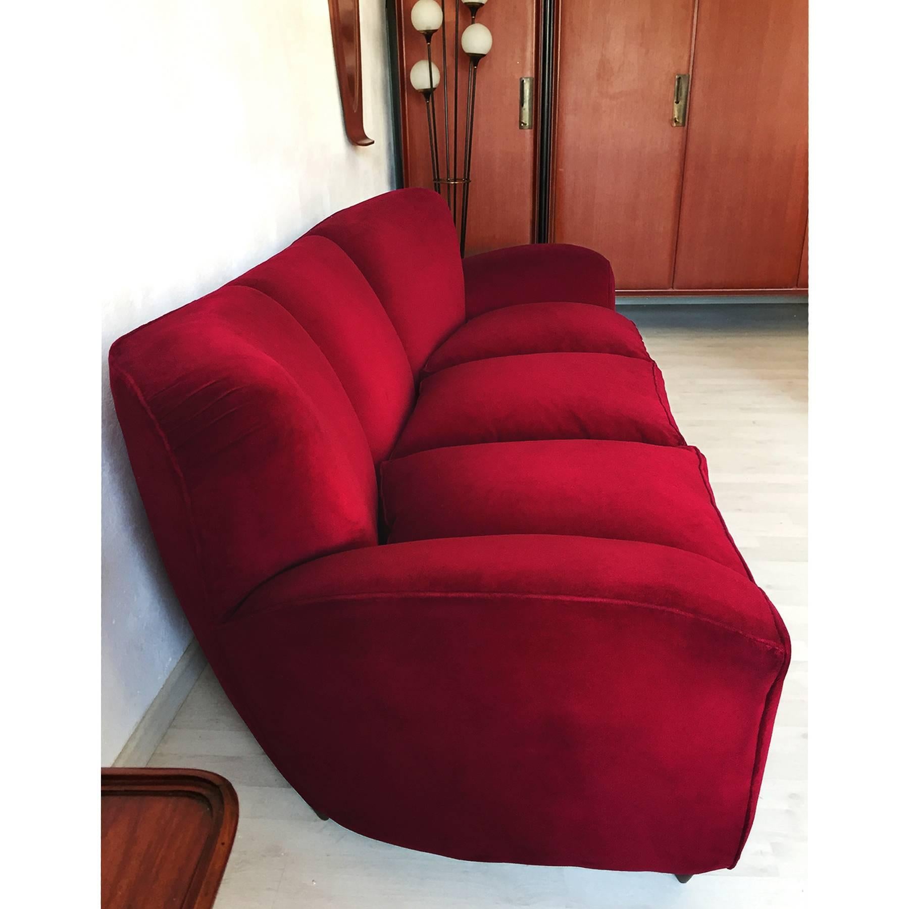 Italian large Sofa in red Velvet attributable to Guglielmo Ulrich, 1950s 2