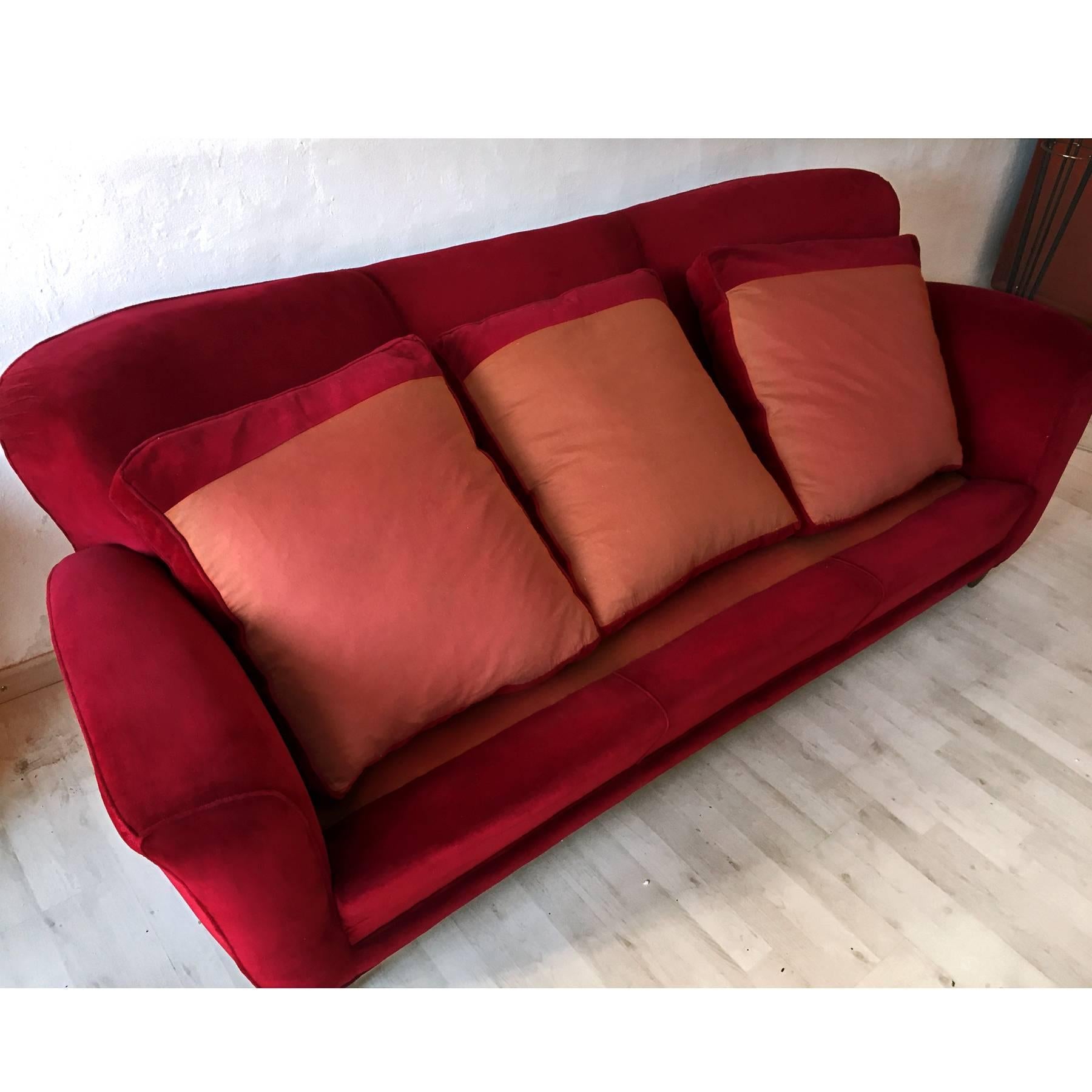Italian large Sofa in red Velvet attributable to Guglielmo Ulrich, 1950s 3